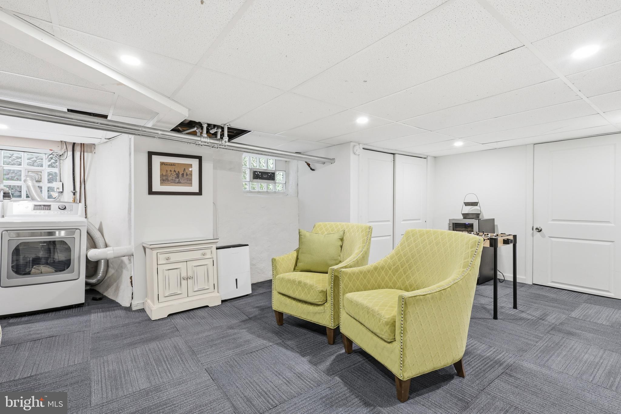 CHESTNUT HILL - Residential