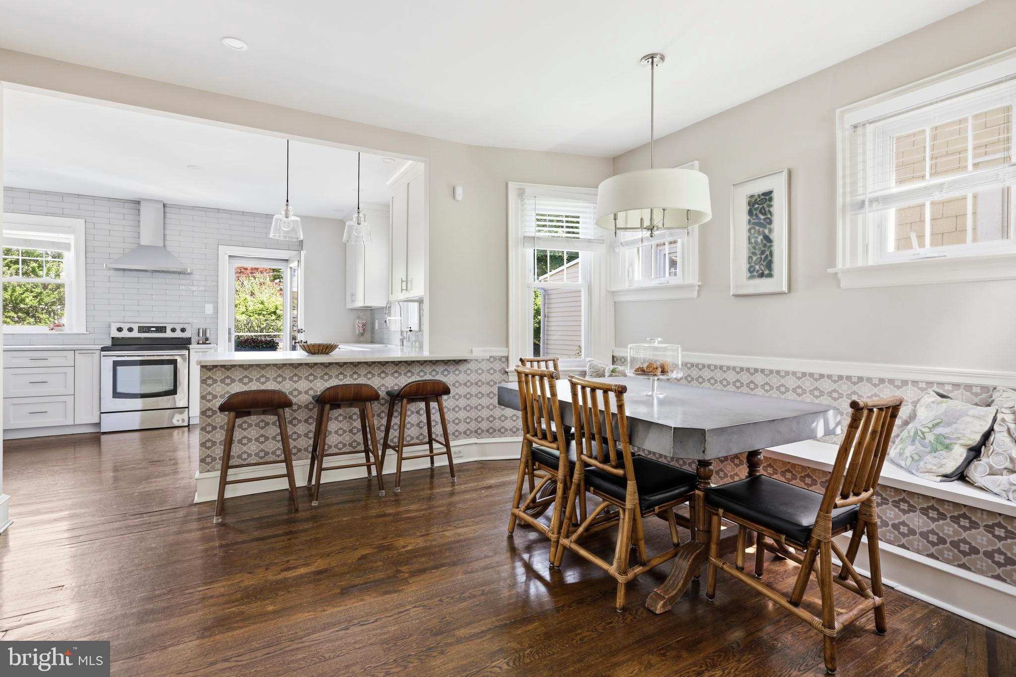 307 E GRAVERS LANE