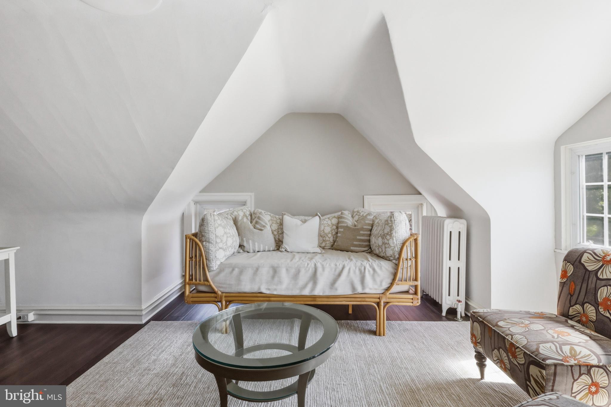 CHESTNUT HILL - Residential