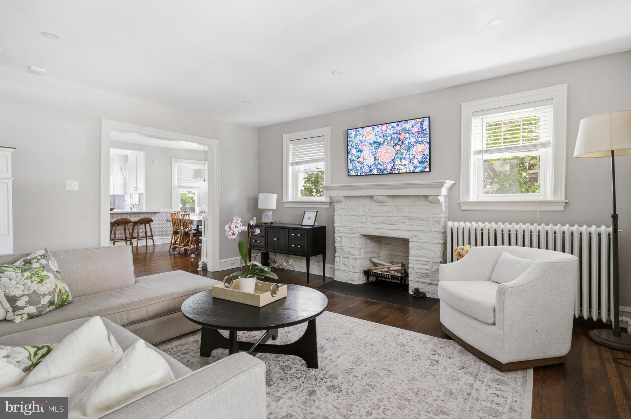 307 E GRAVERS LANE
