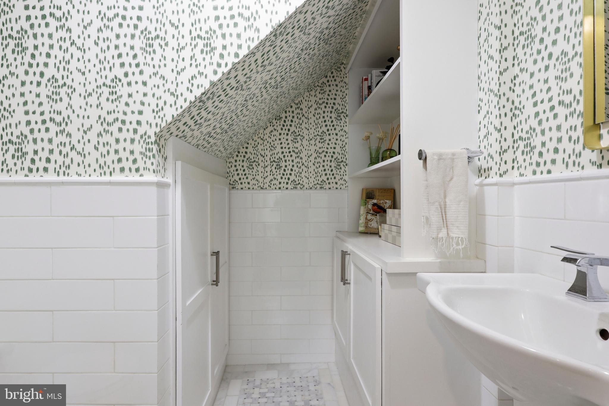 CHESTNUT HILL - Residential