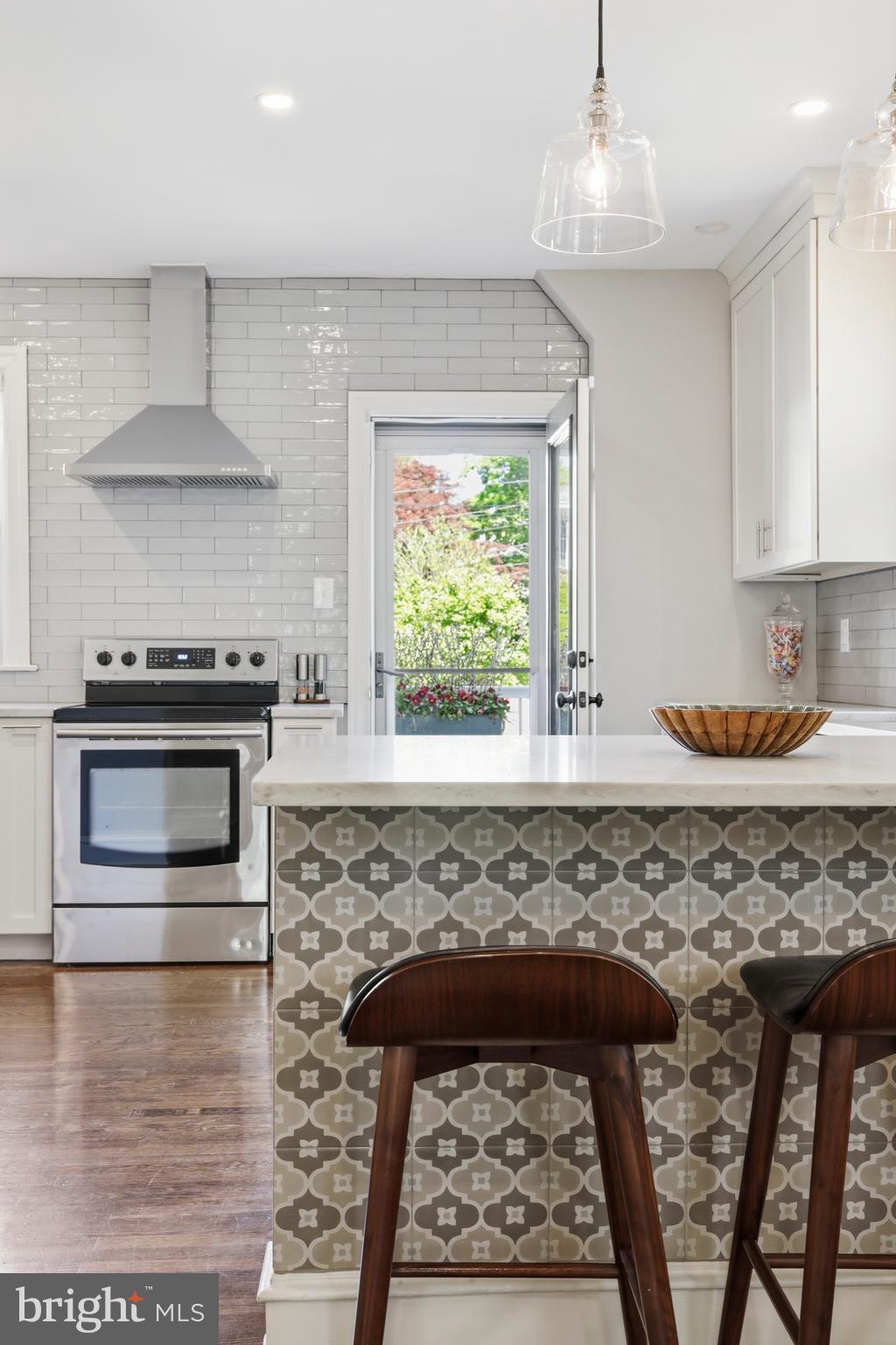CHESTNUT HILL - Residential