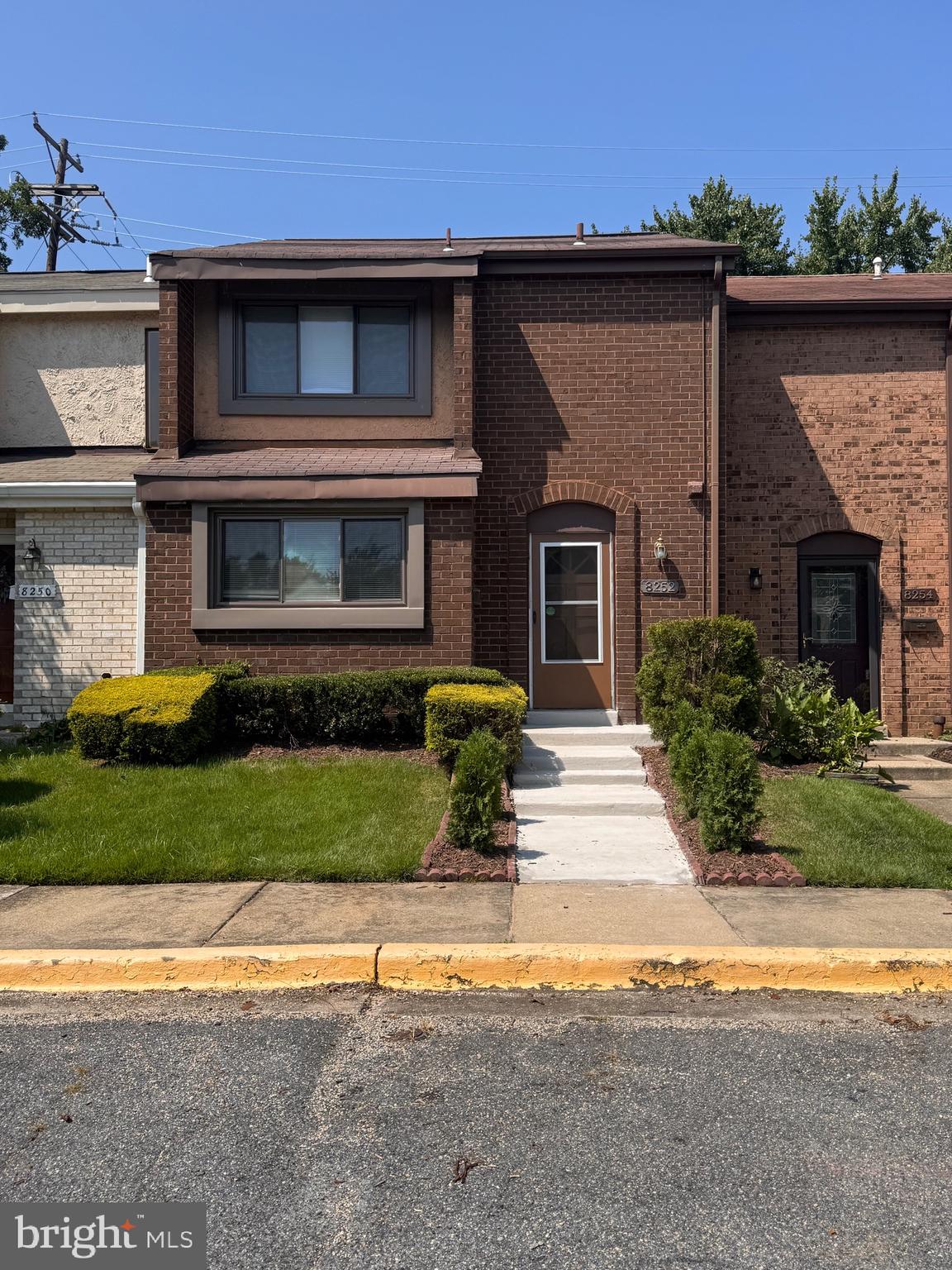 Beautifully Renovated Townhome in the popular community of Glen Ora - this unit has 3 bedrooms 2 full and one 1/2 bathroom, separate living room and dining room spaces with an eat in kitchen. Small Private/Fenced yard with patio/deck. Near shopping, schools, dining and entertainment. Interested applicants can apply online. Credit score of 620+, Monthly income 3x rental rate/Annual Income $90K) Credit and Background check for all applicants over 18yrs. -- 2 parking permits 1 assigned parking space.
Additional photos are coming soon.