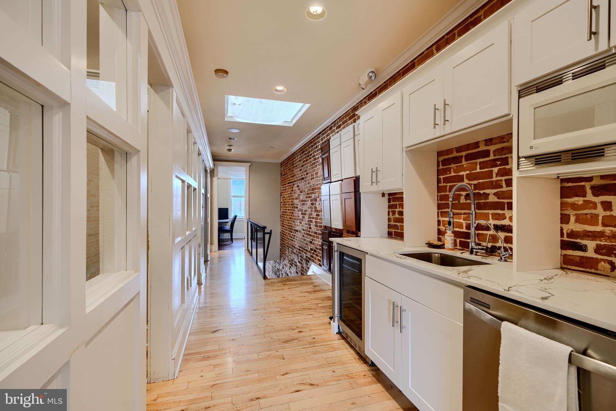 CANTON - Commercial Sale