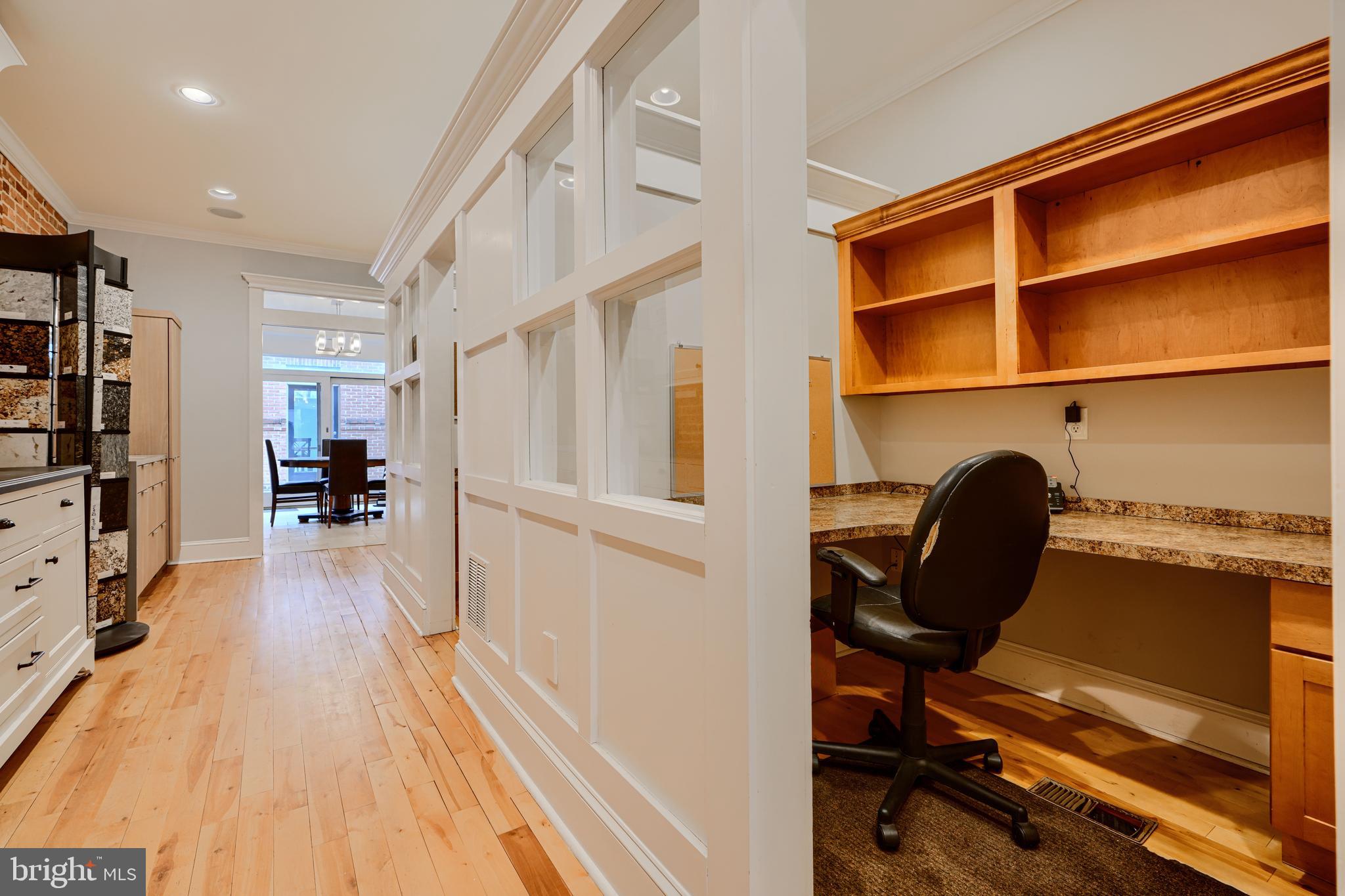 CANTON - Commercial Sale