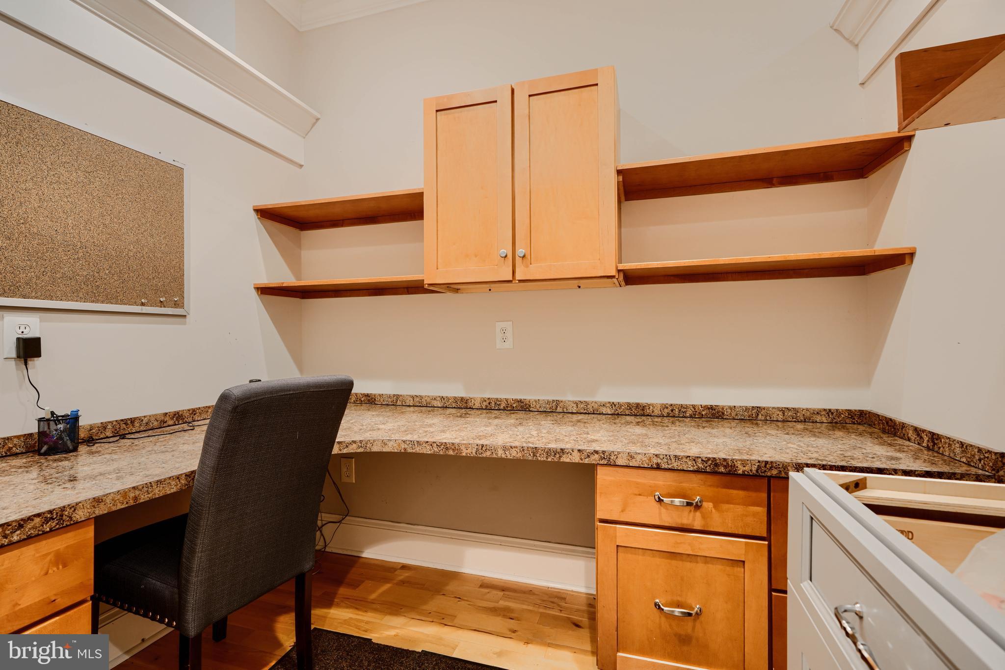 CANTON - Commercial Sale
