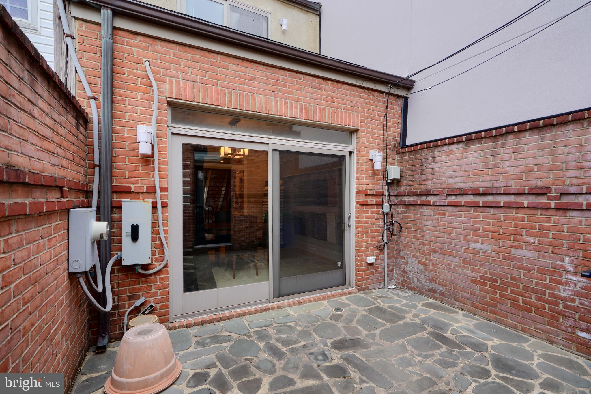 CANTON - Commercial Sale