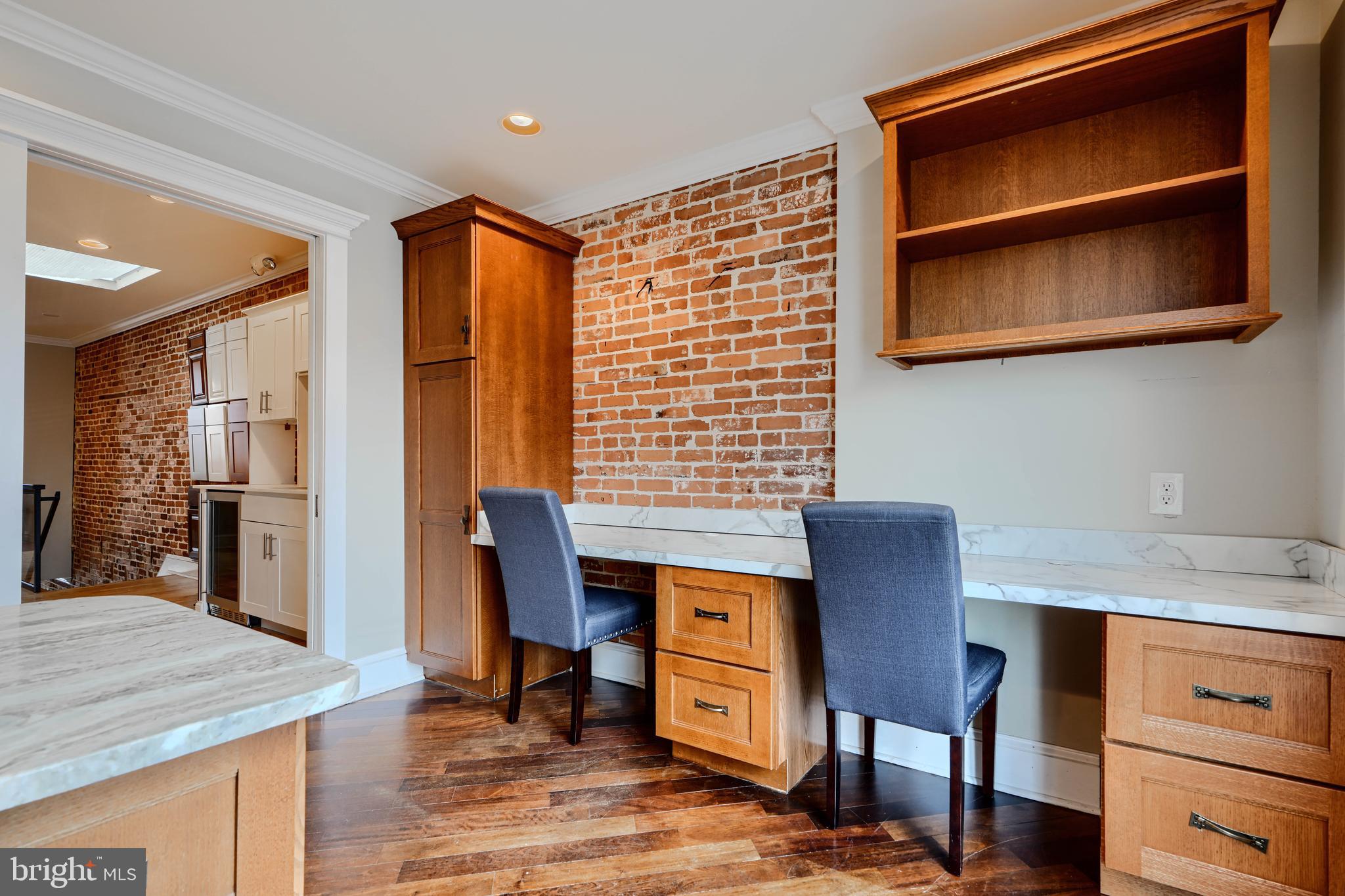 CANTON - Commercial Sale