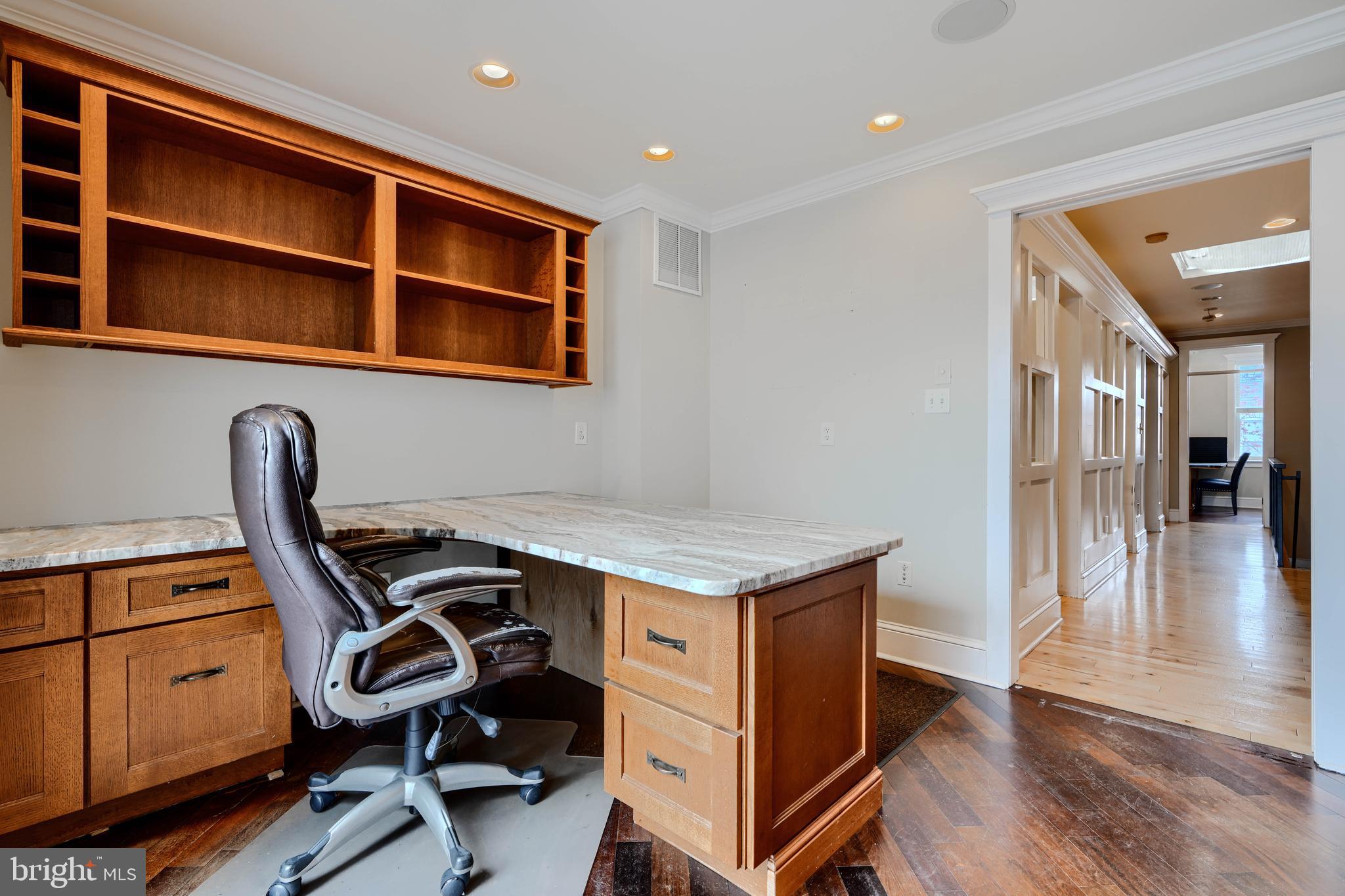 CANTON - Commercial Sale