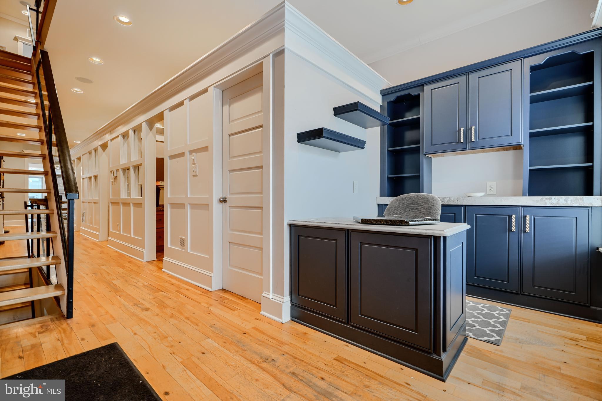 CANTON - Commercial Sale