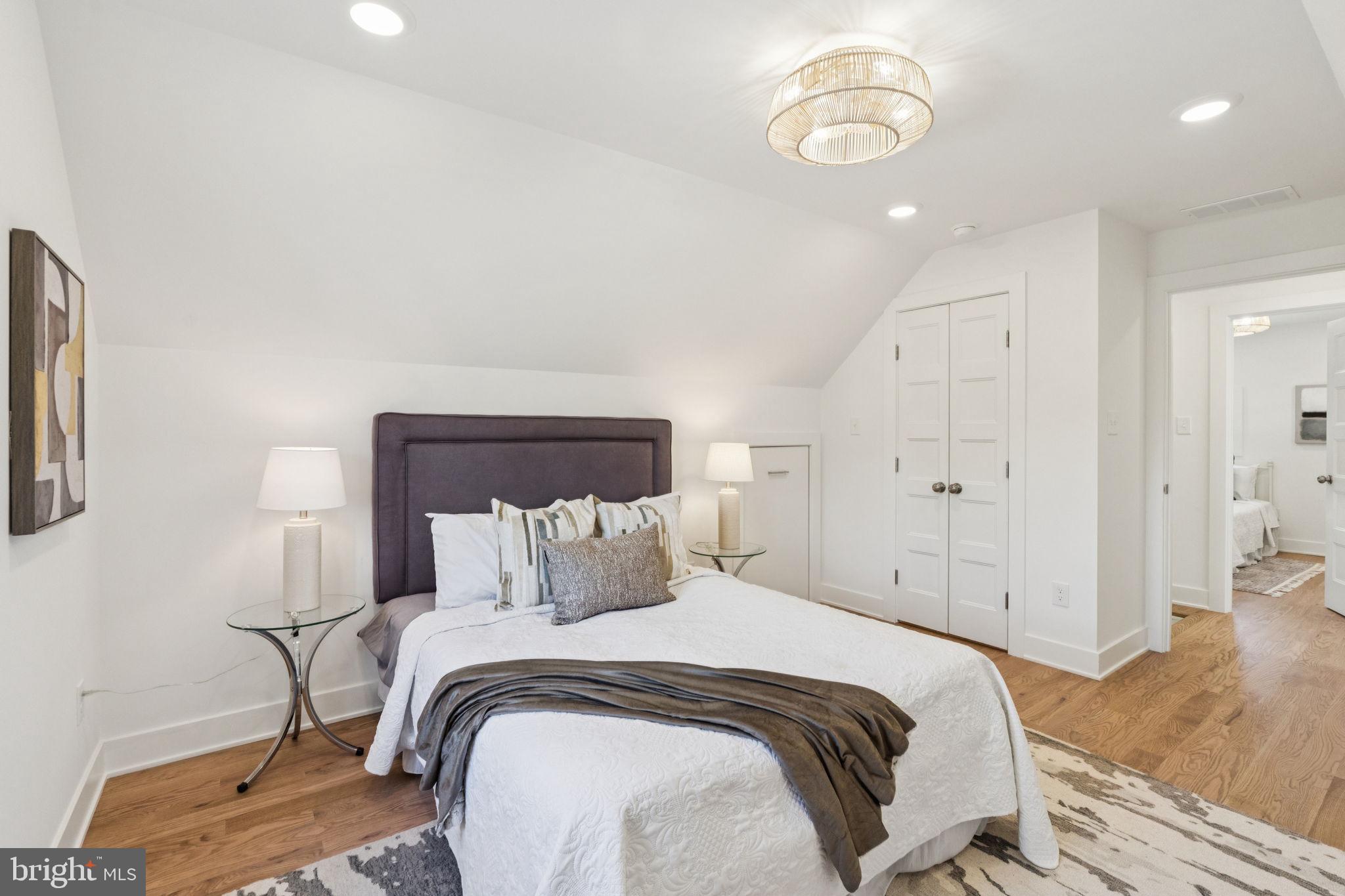 ROXBOROUGH - Residential