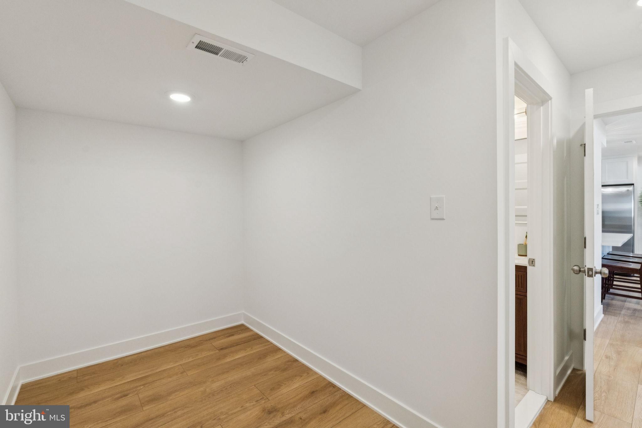 ROXBOROUGH - Residential