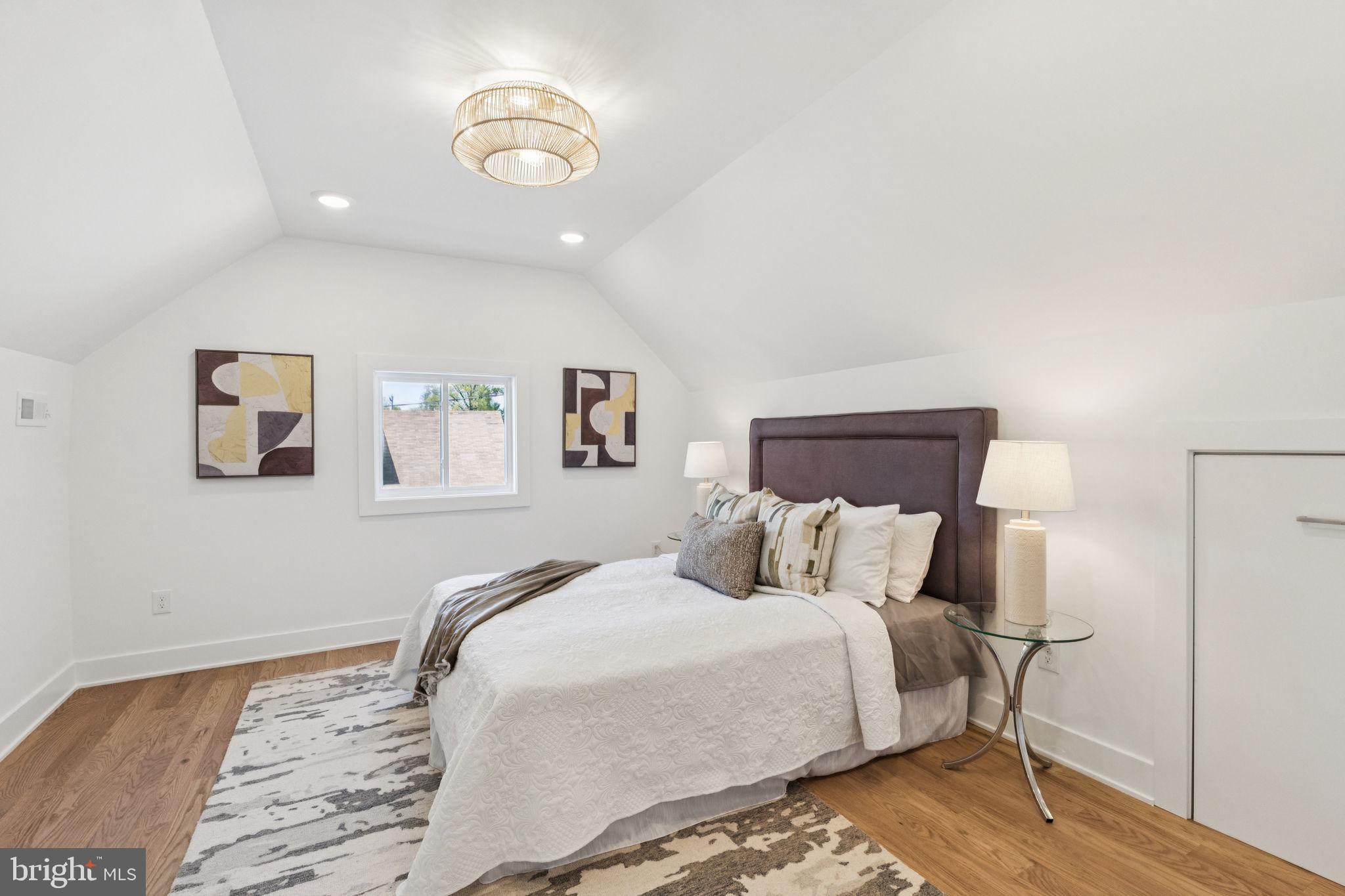 ROXBOROUGH - Residential