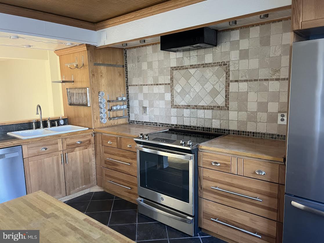 NEWINGTON HEIGHTS - Residential Lease