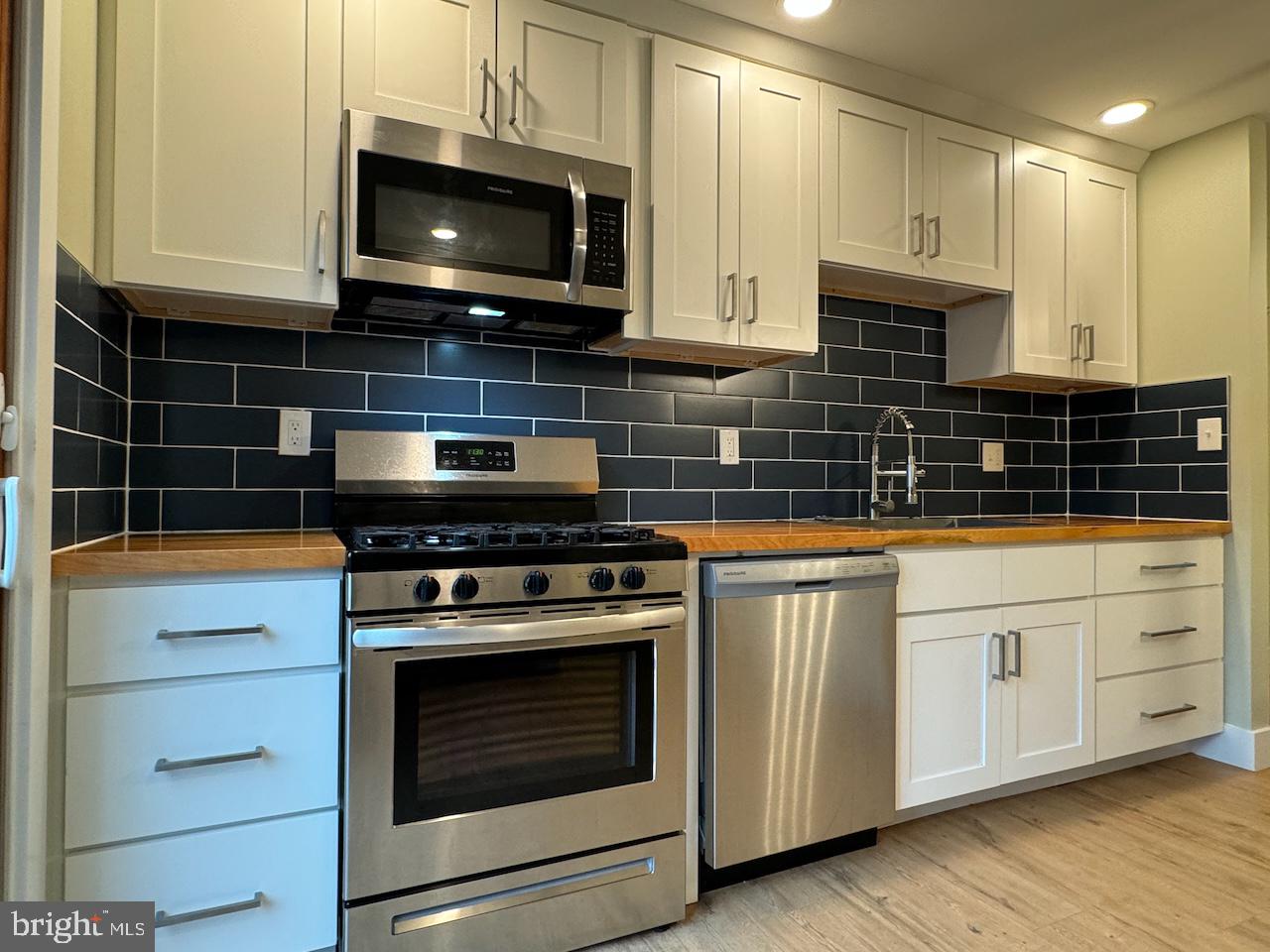 FLYING HILLS - Residential