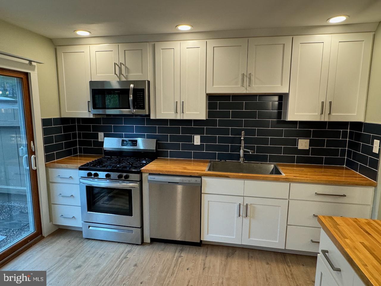 FLYING HILLS - Residential