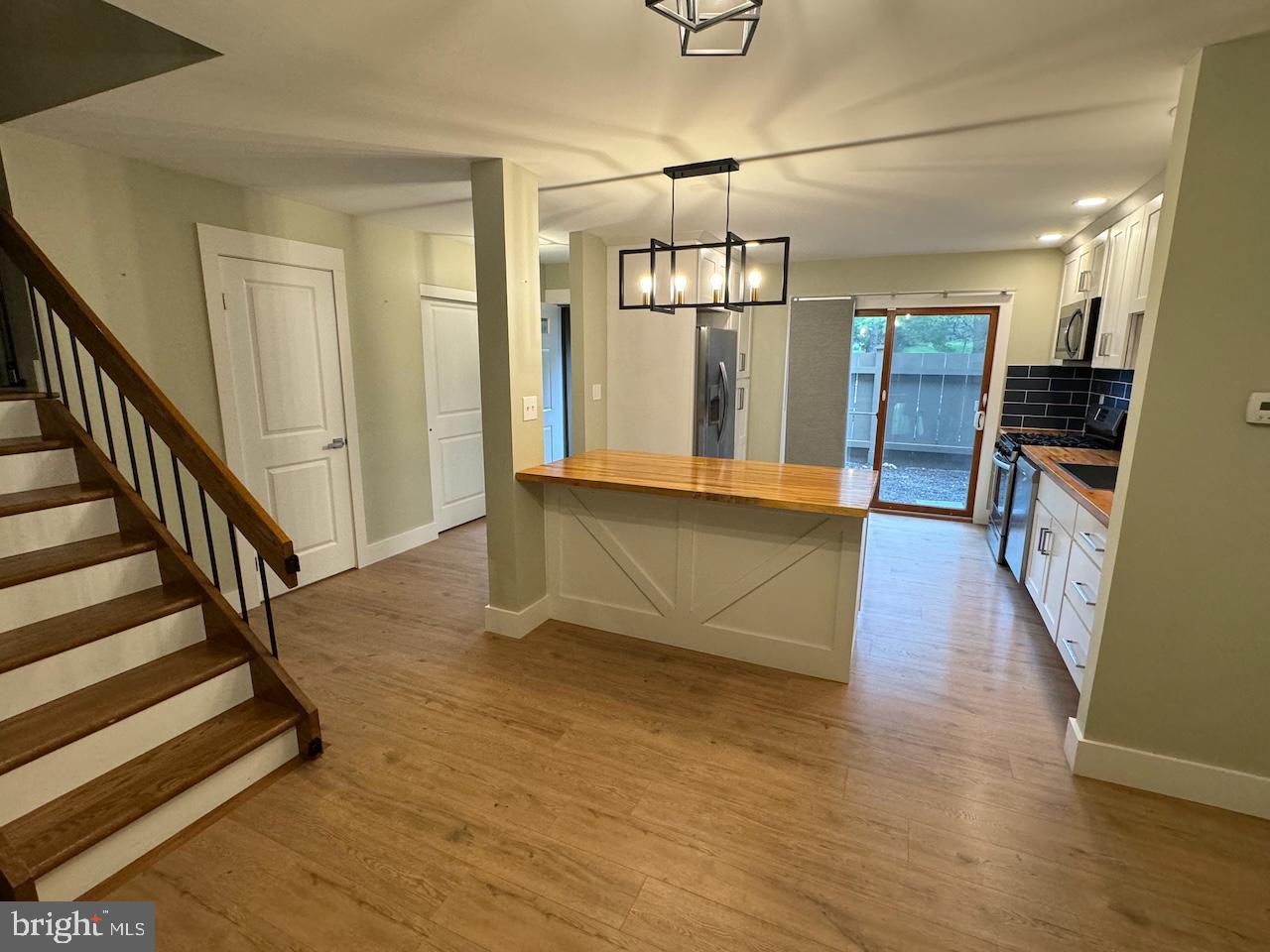 FLYING HILLS - Residential