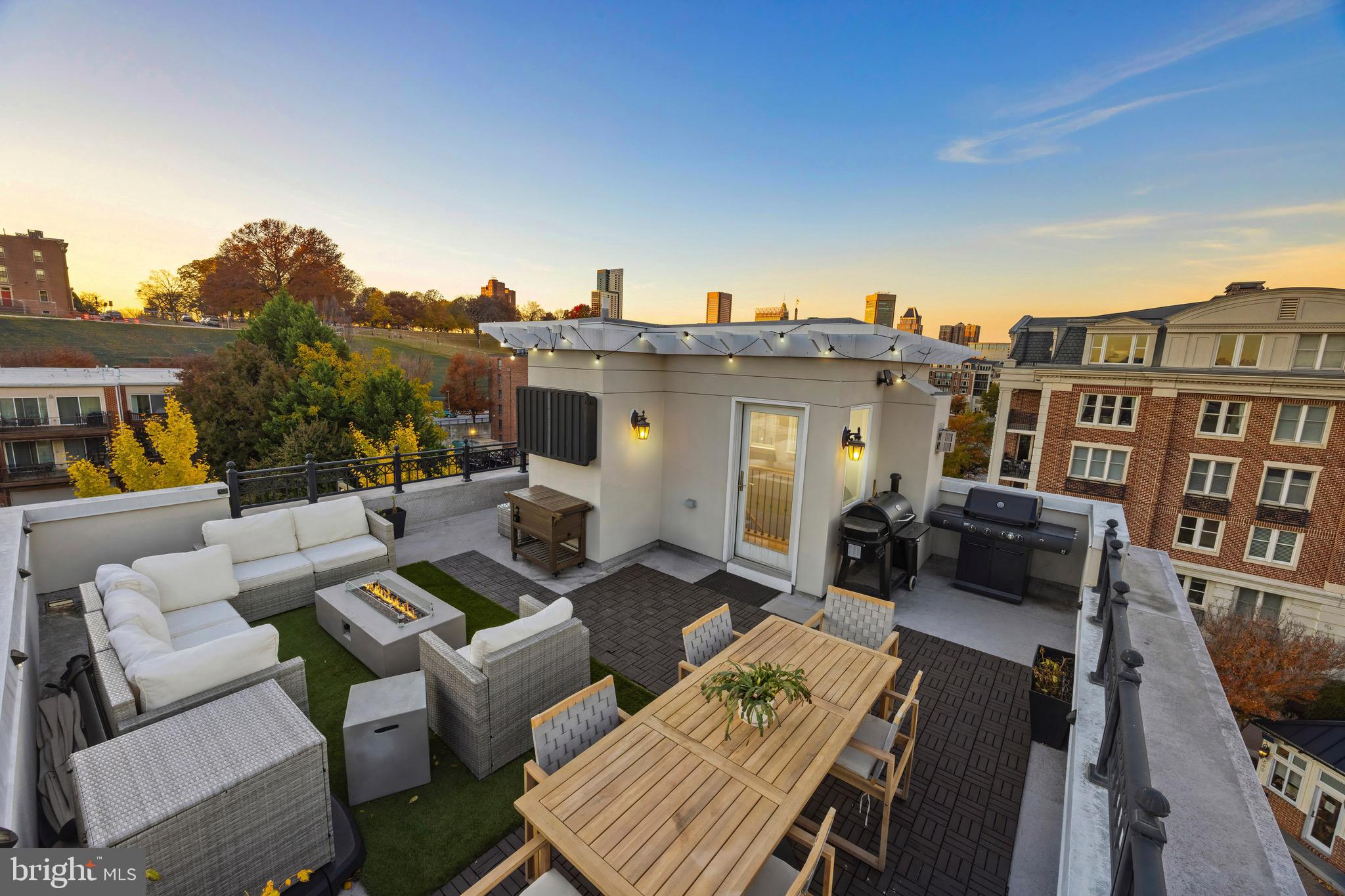 PIER HOMES AT HARBORVIEW - Residential