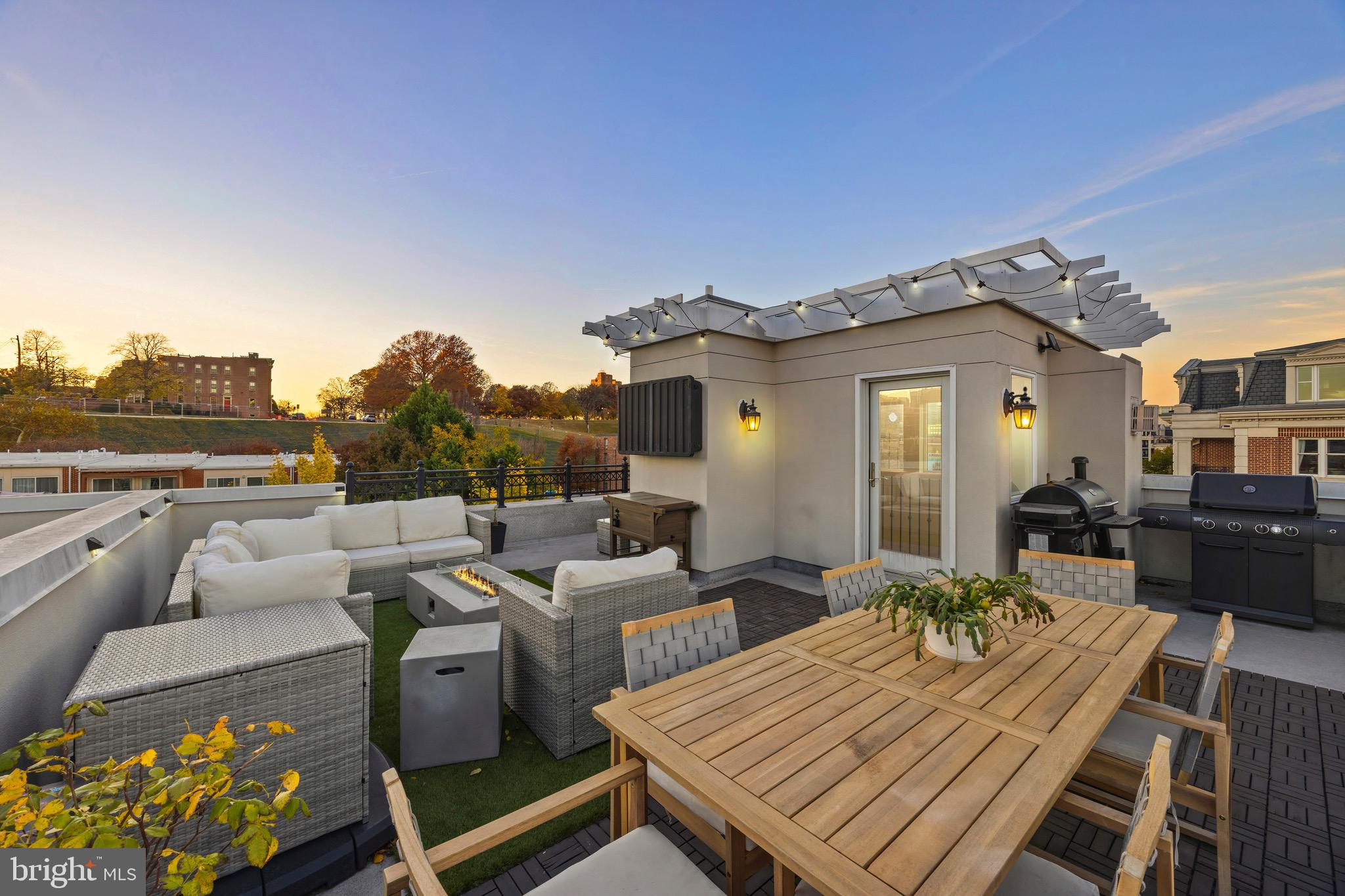 PIER HOMES AT HARBORVIEW - Residential