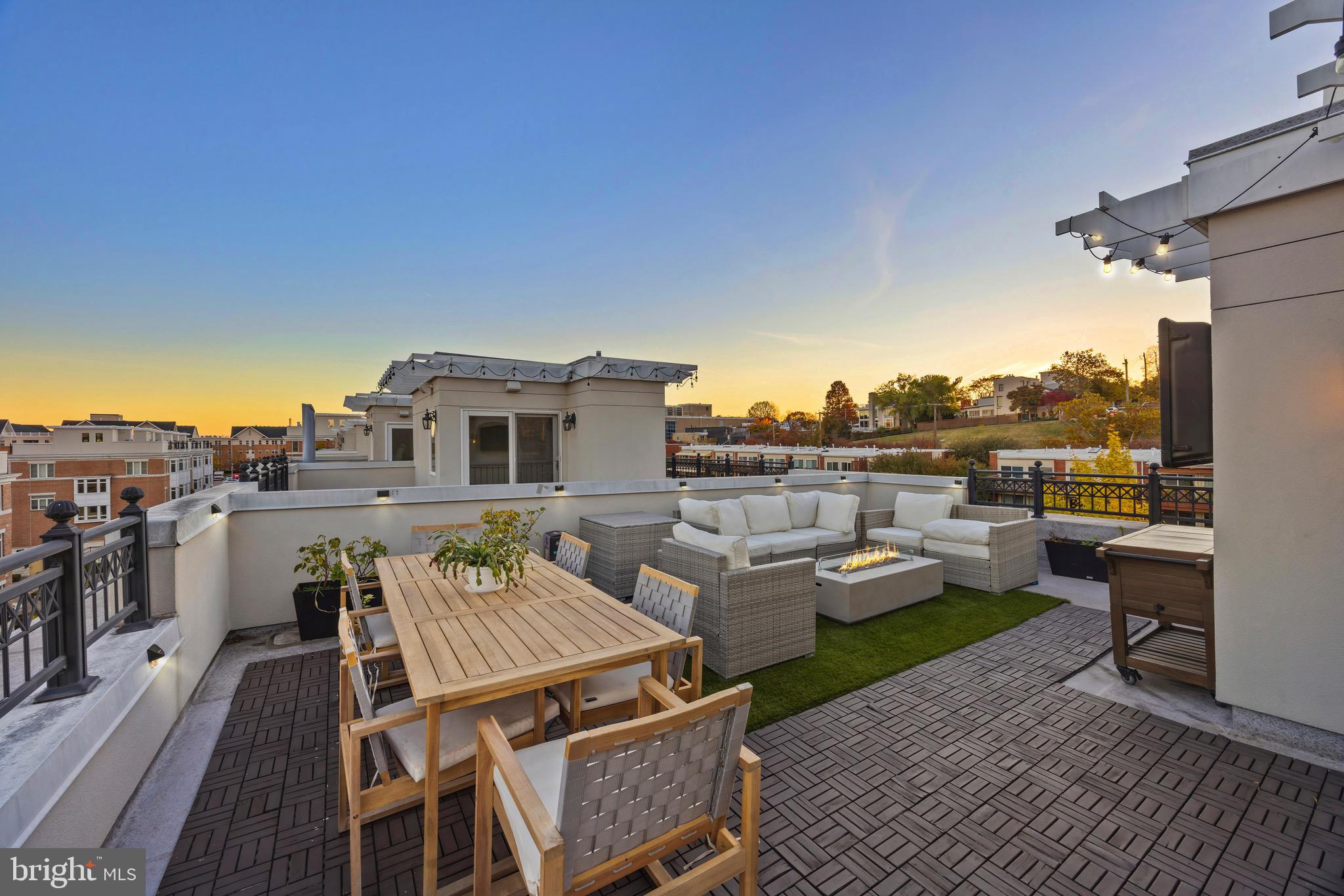 PIER HOMES AT HARBORVIEW - Residential