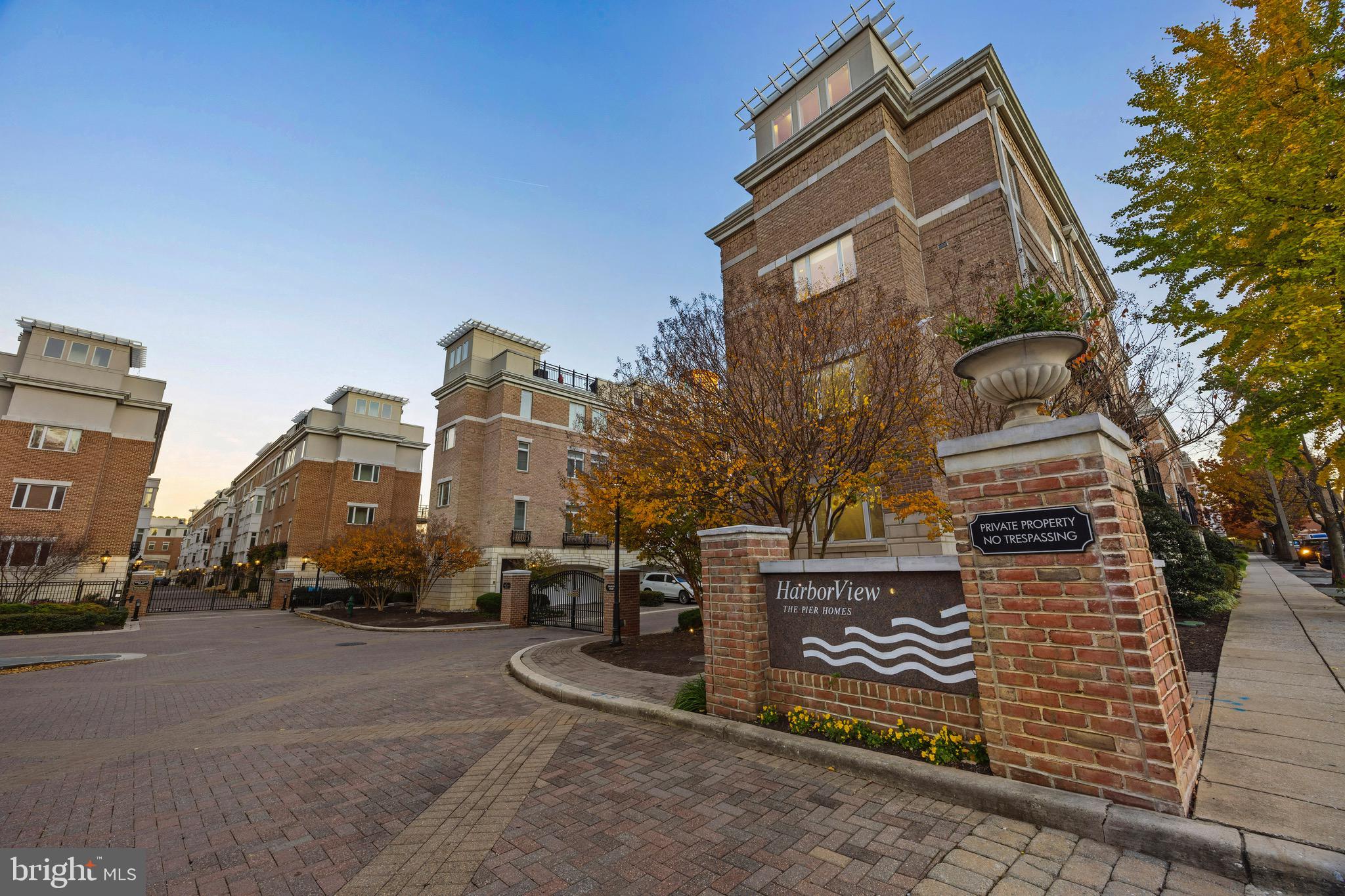 PIER HOMES AT HARBORVIEW - Residential