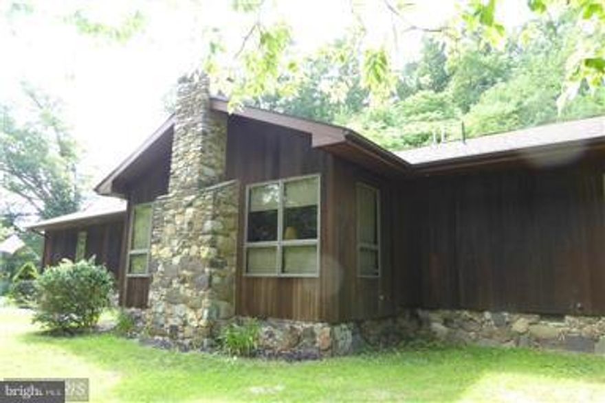 SELLER WANTS AN OFFER ON THIS UNRESTRICTED PROPERTY!!! Additional 5 acres AvailableCome see this one level ranch style custom built redwood home on 2.5 rolling and wooded acres.. This home is near town but secluded, with lots of wildlife as your neighbors. The home has three bedrooms, sunken living room, 2 bathrooms, kitchen, dining room, 2 car garage and deck. Storage/workshop in the back yard .