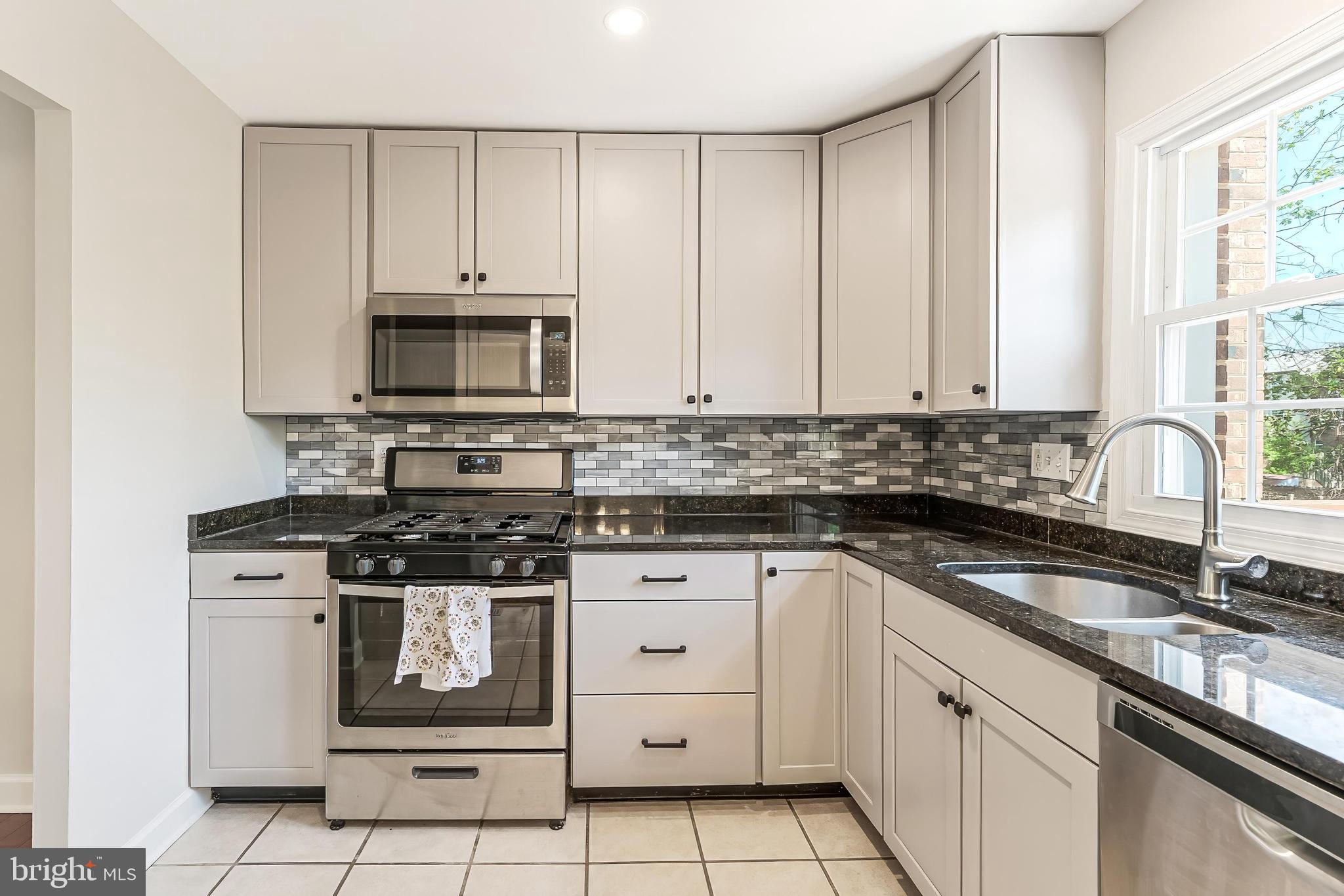 LONDON TOWN WEST - Residential