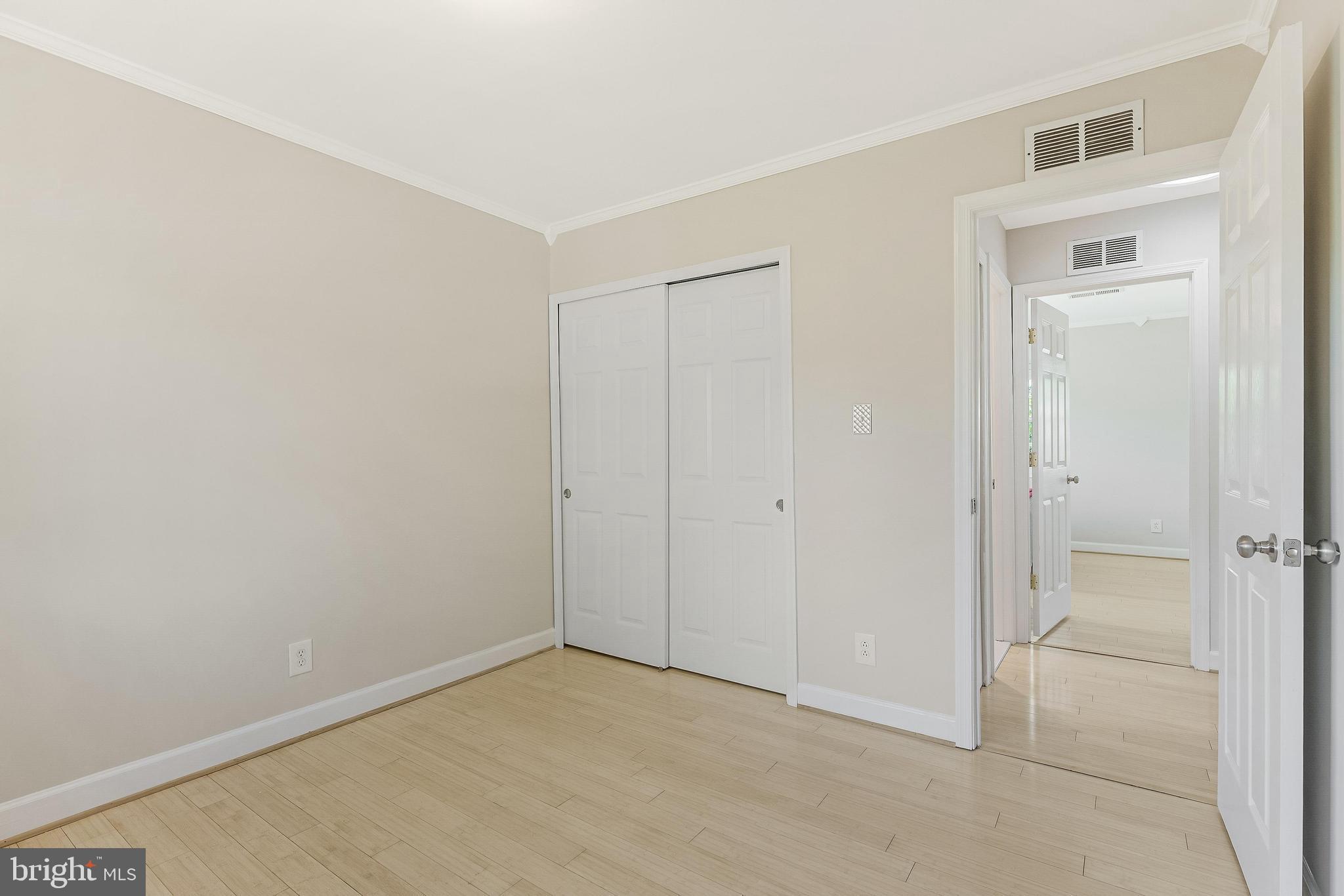 LONDON TOWN WEST - Residential