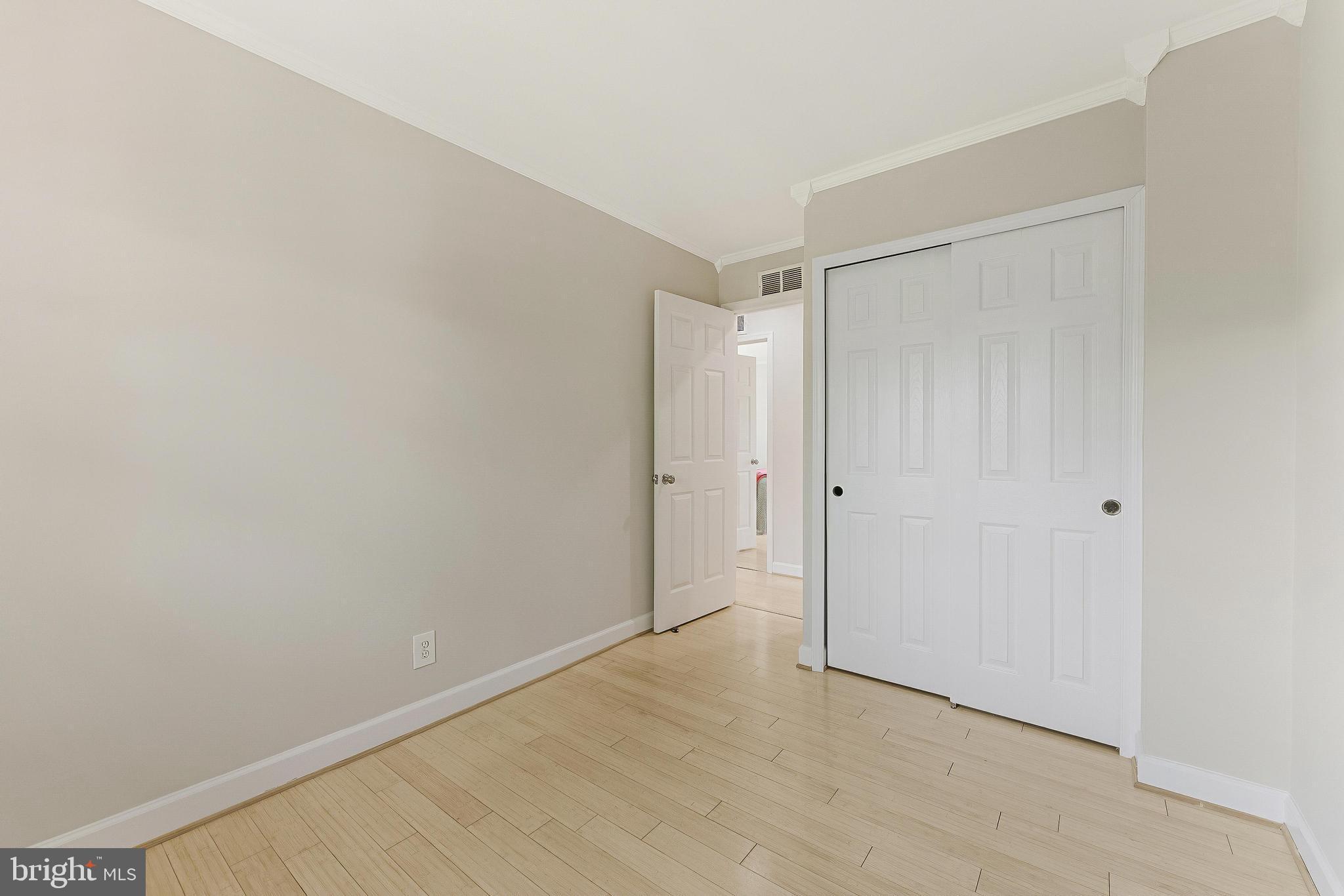 LONDON TOWN WEST - Residential