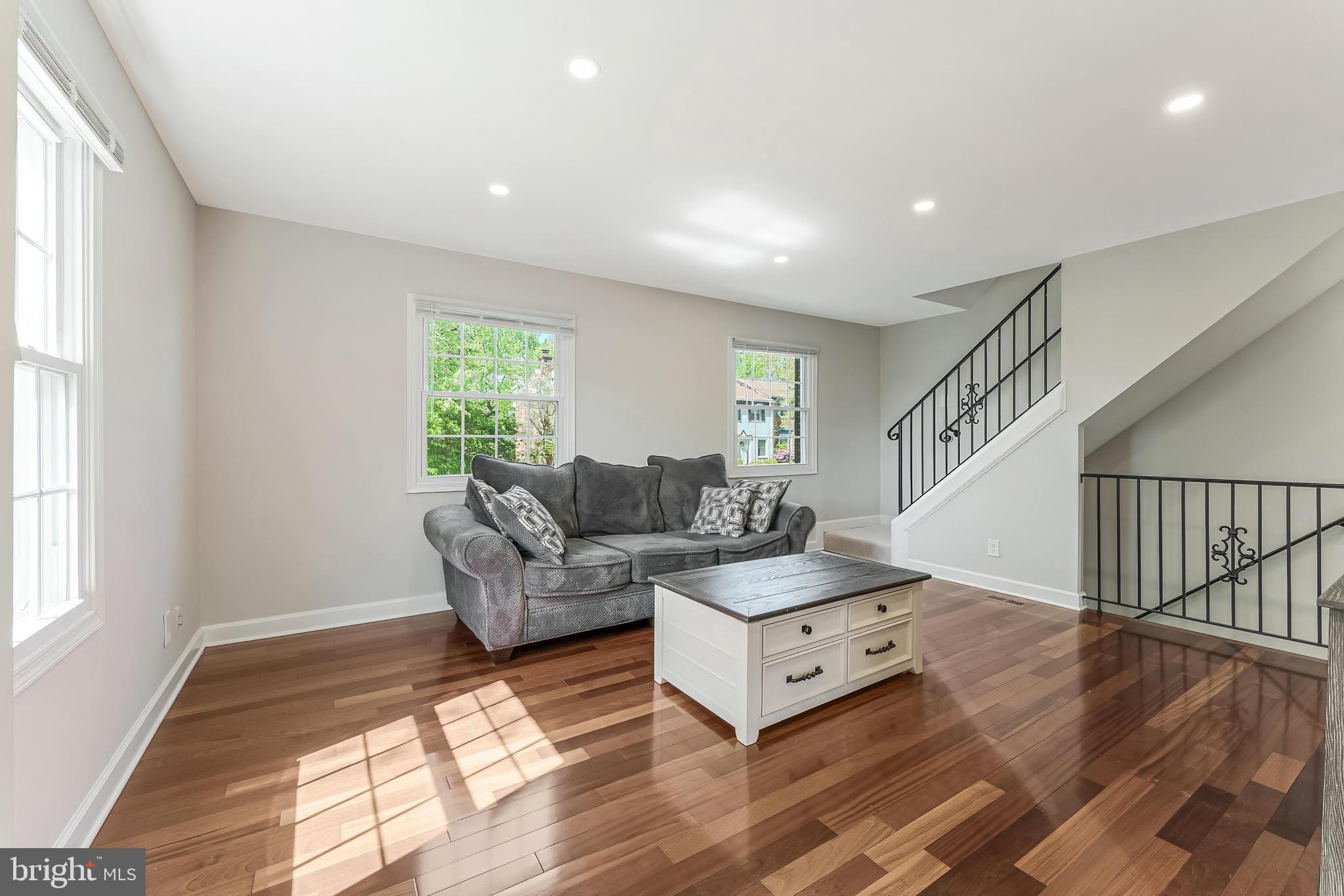 LONDON TOWN WEST - Residential