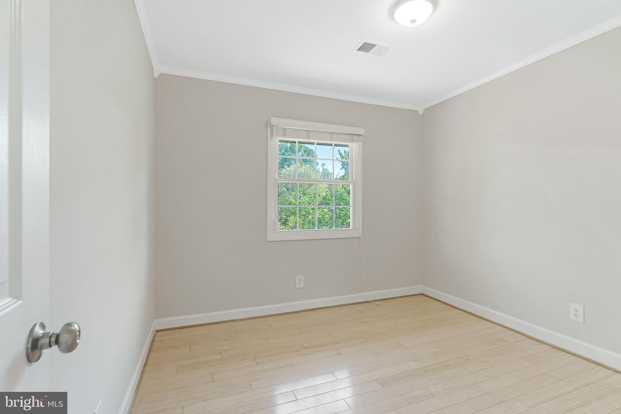 LONDON TOWN WEST - Residential