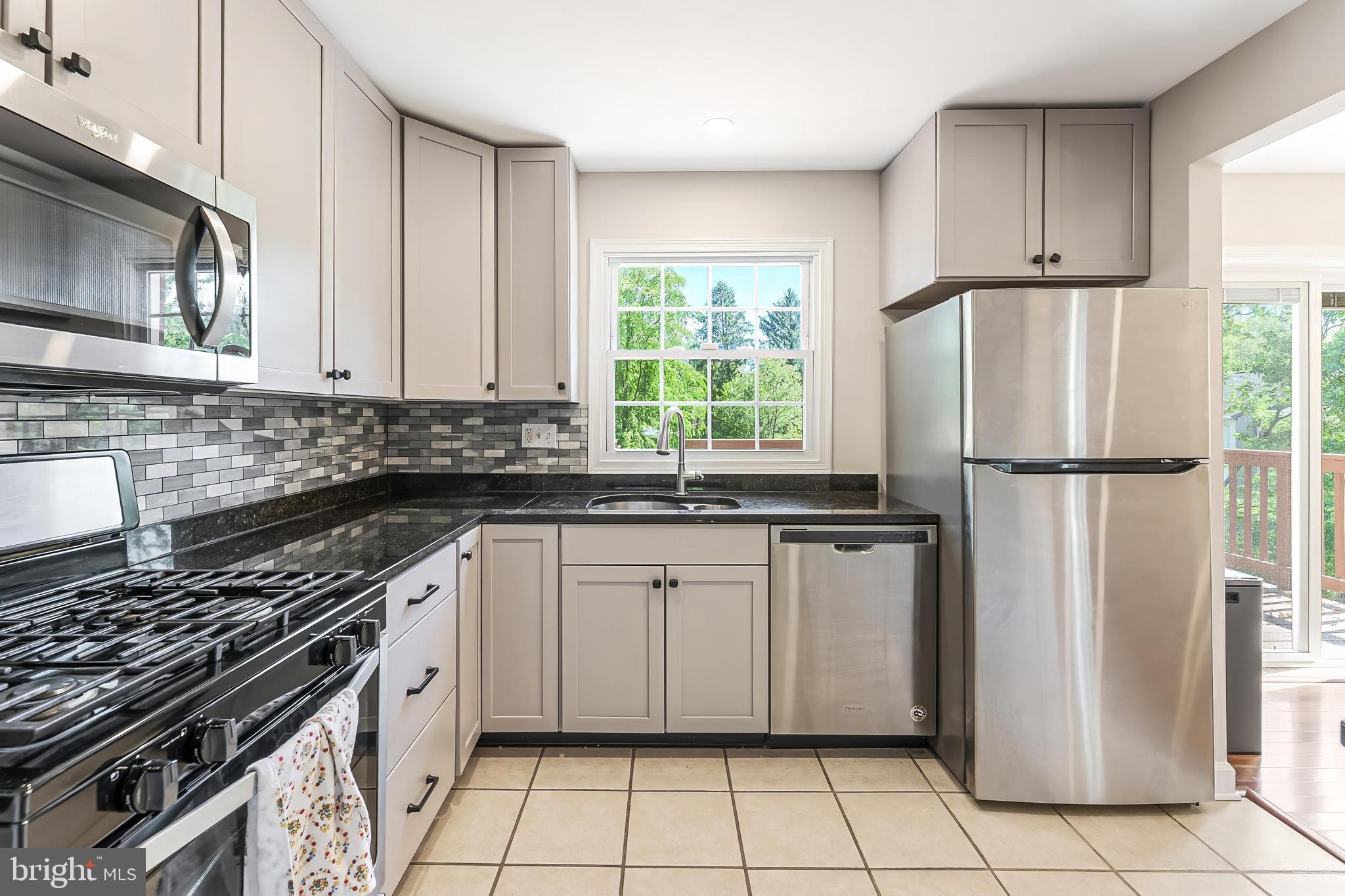 LONDON TOWN WEST - Residential