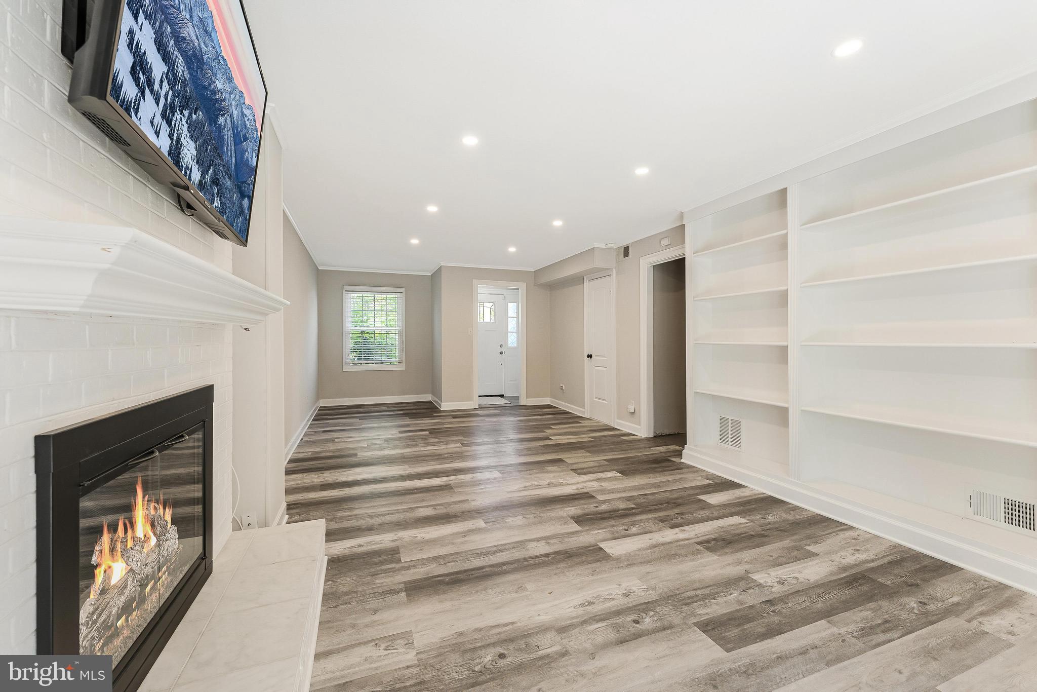 LONDON TOWN WEST - Residential