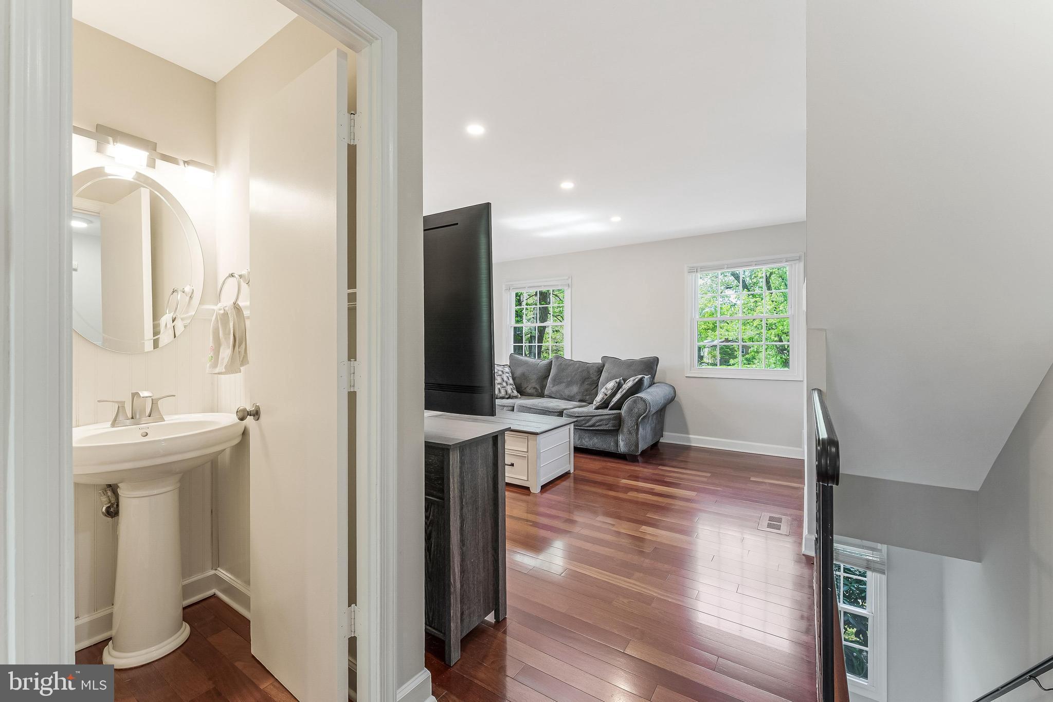 LONDON TOWN WEST - Residential