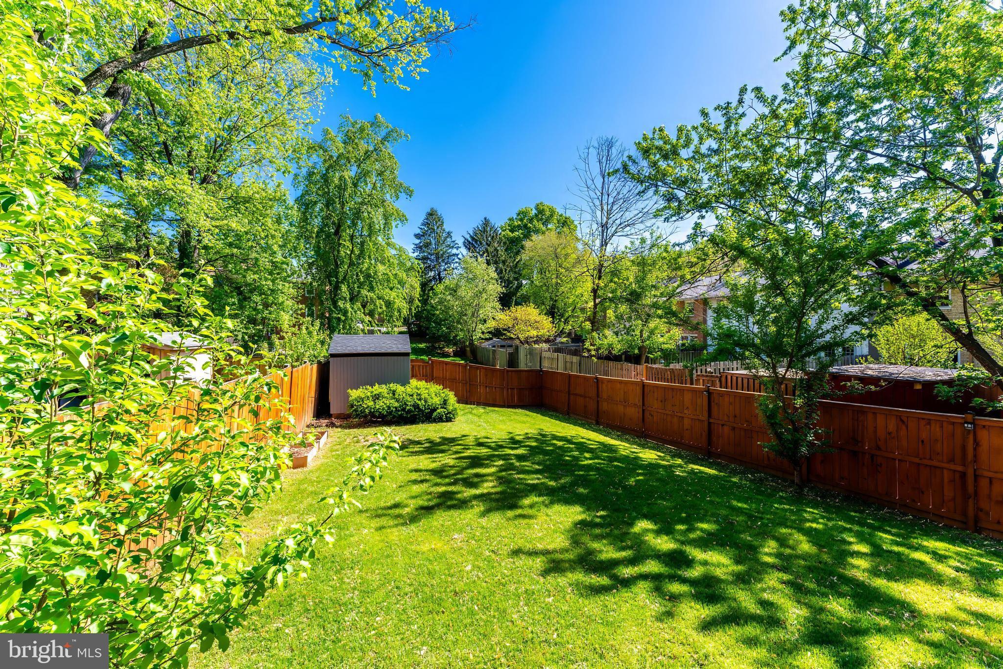 LONDON TOWN WEST - Residential