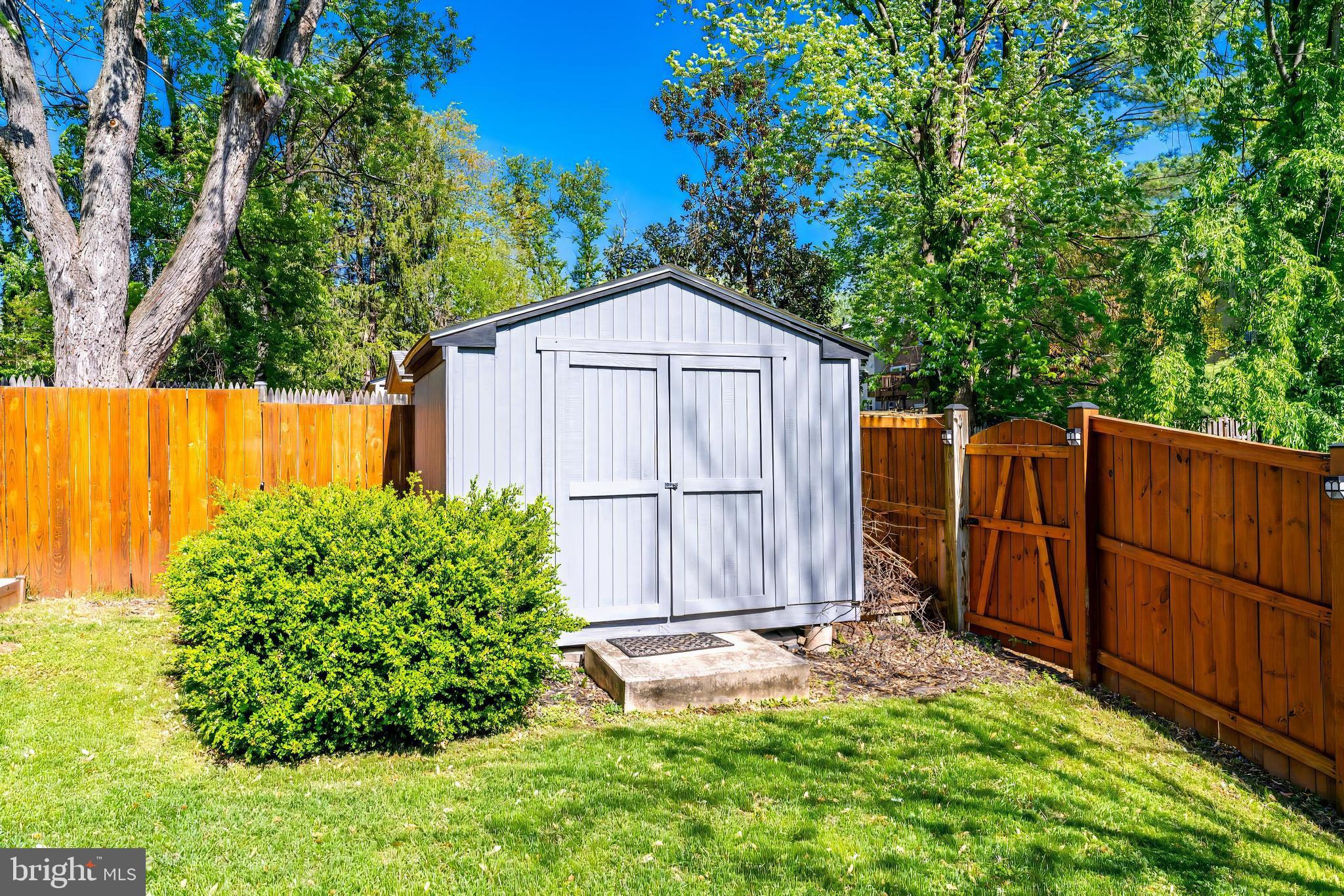 LONDON TOWN WEST - Residential