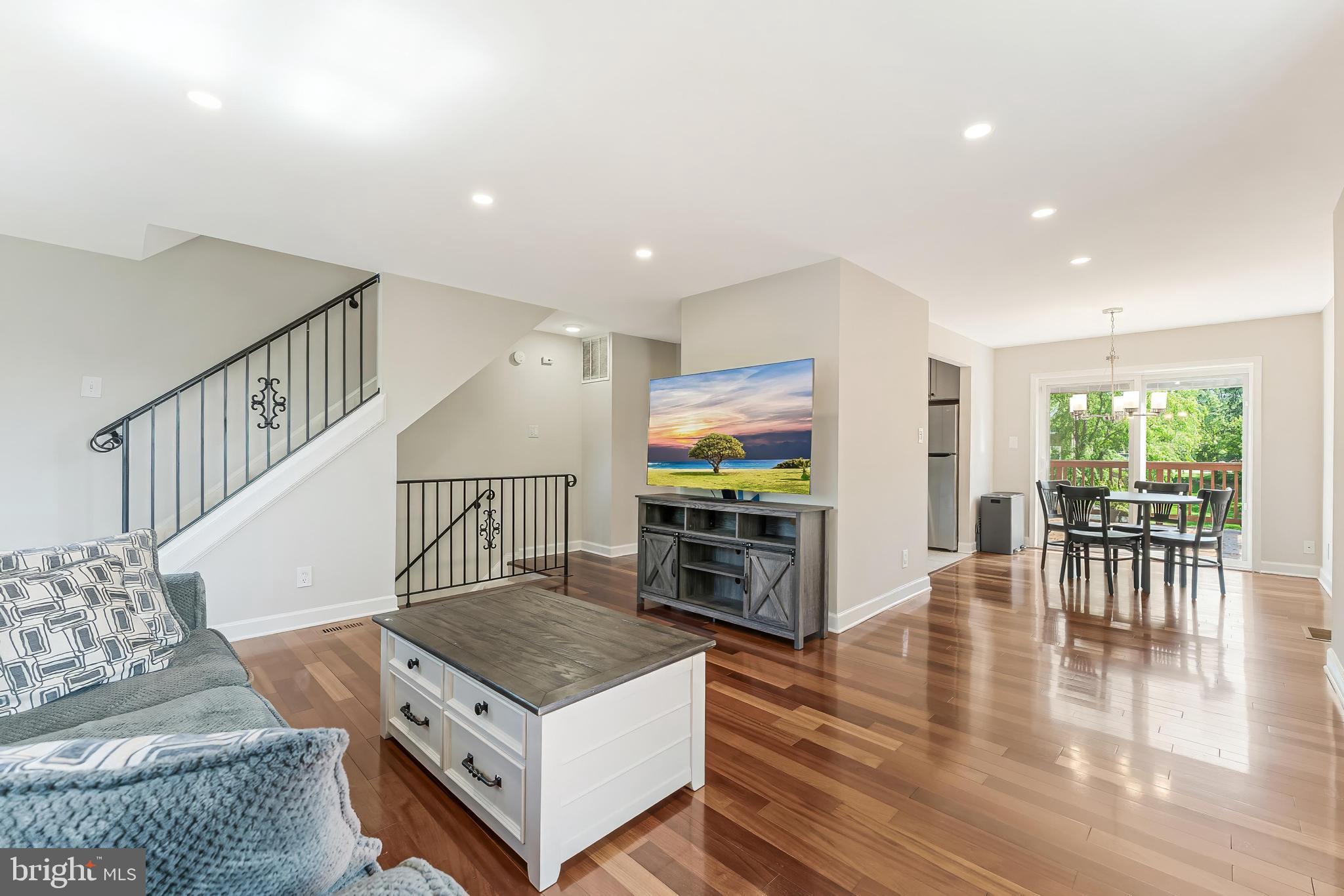 LONDON TOWN WEST - Residential