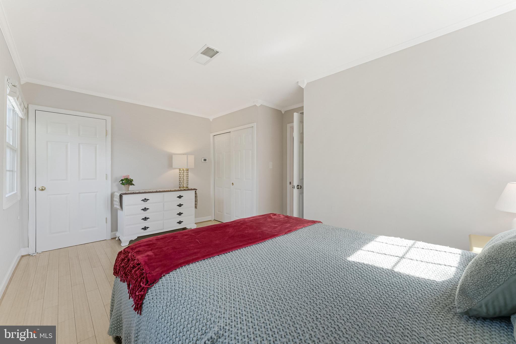 LONDON TOWN WEST - Residential