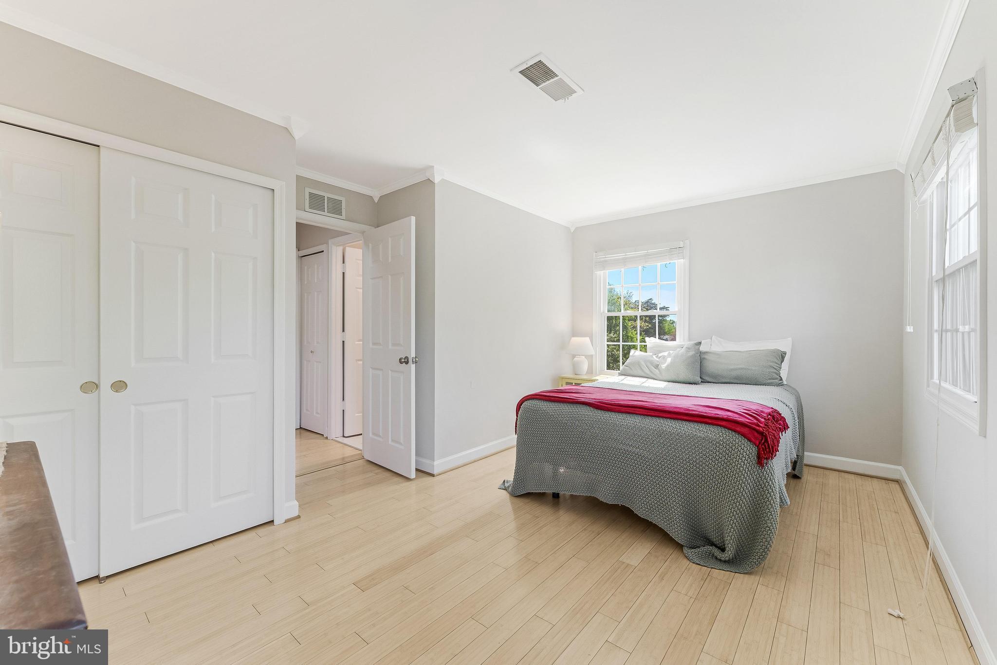 LONDON TOWN WEST - Residential