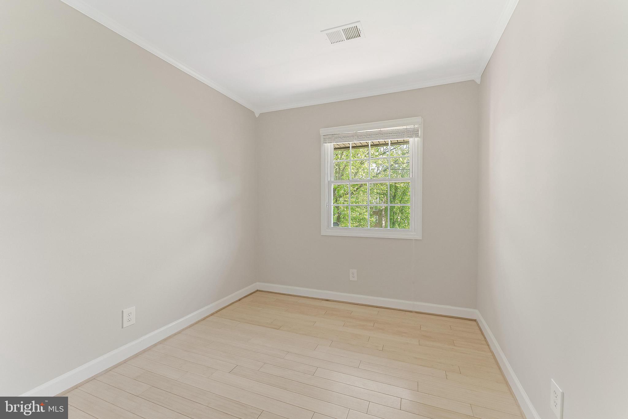 LONDON TOWN WEST - Residential