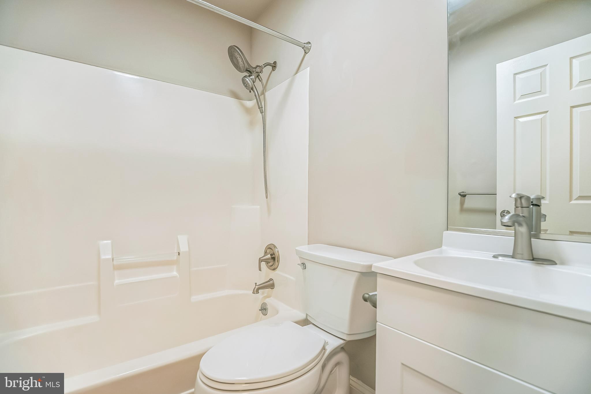 EAST FALLS - Residential Lease