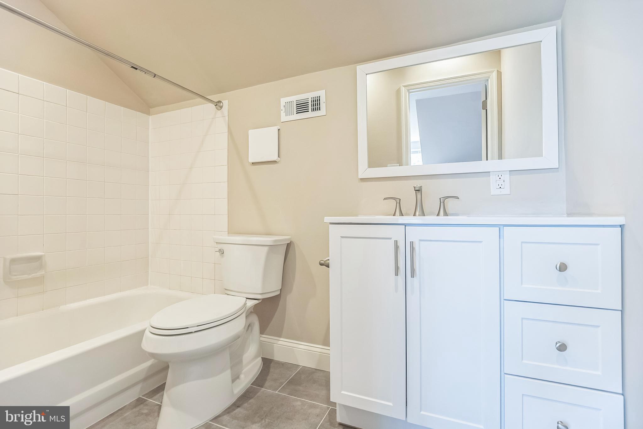 EAST FALLS - Residential Lease