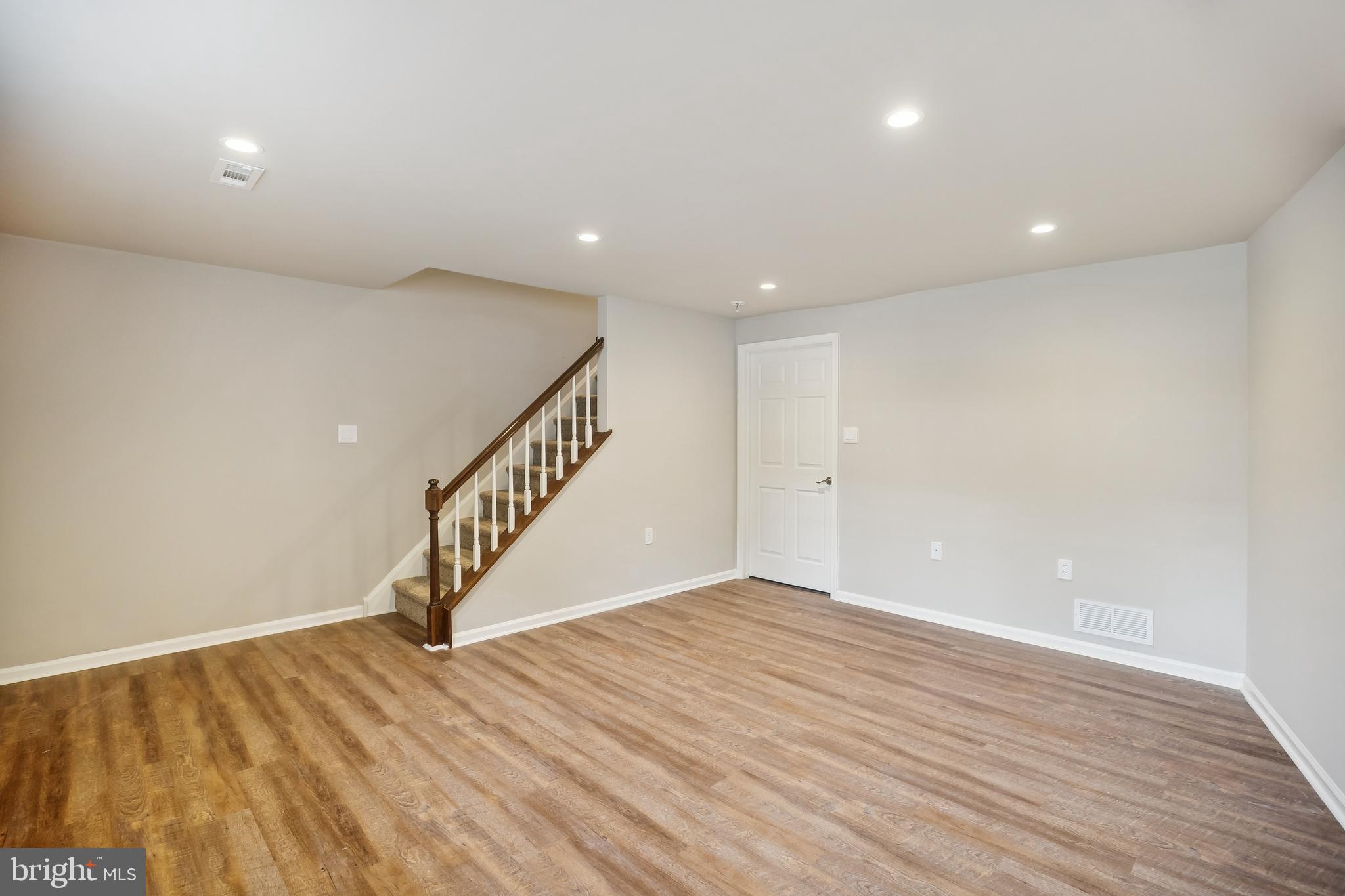 EAST FALLS - Residential Lease