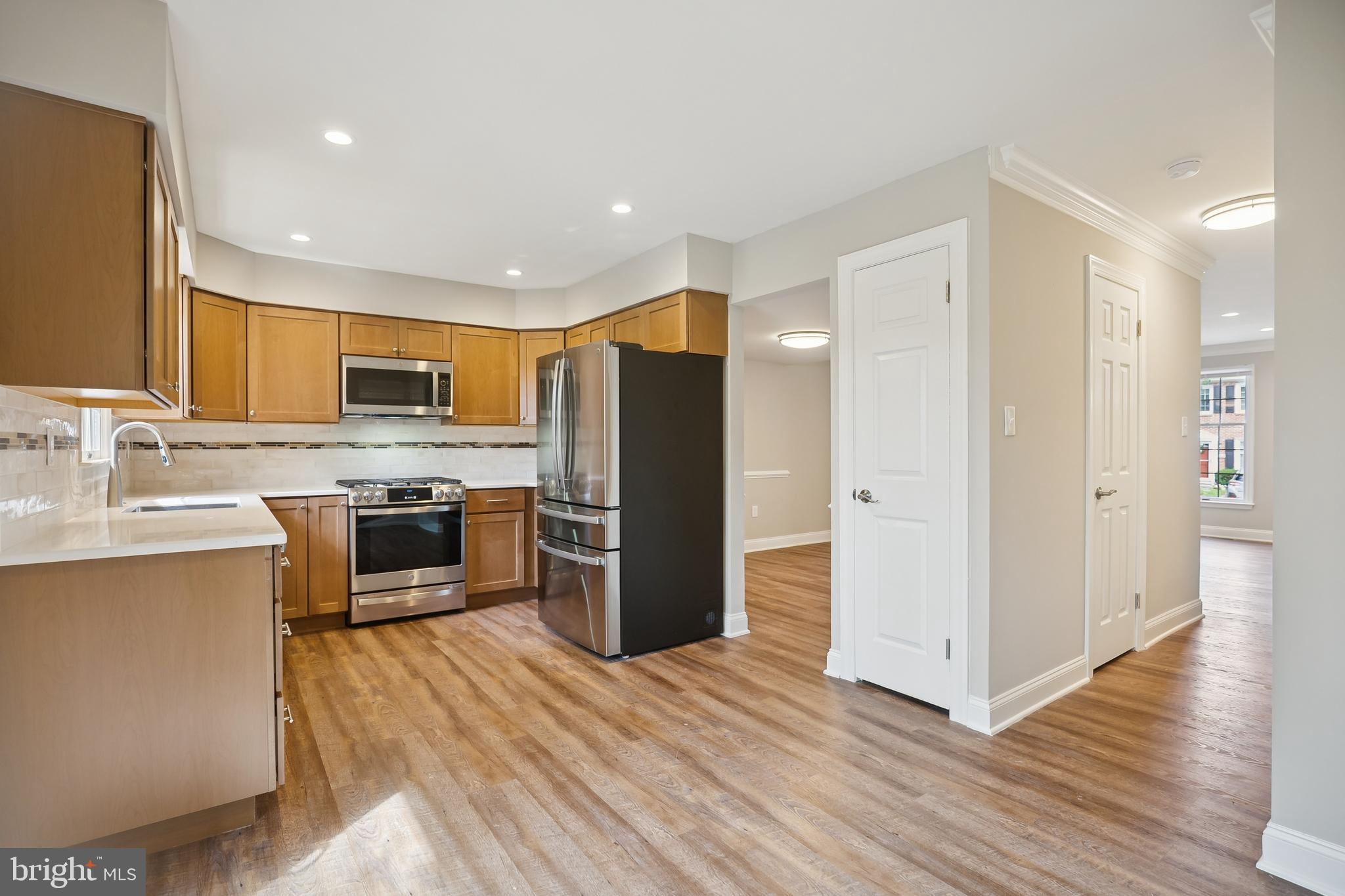 EAST FALLS - Residential Lease