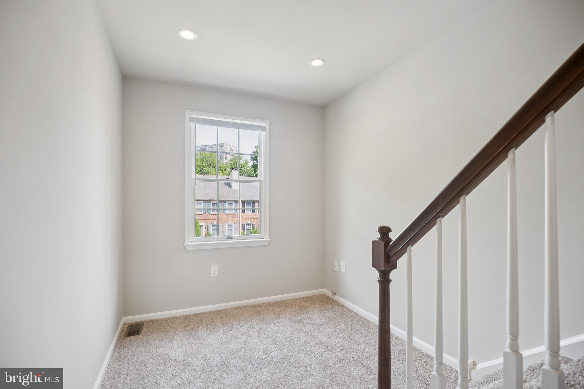 EAST FALLS - Residential Lease