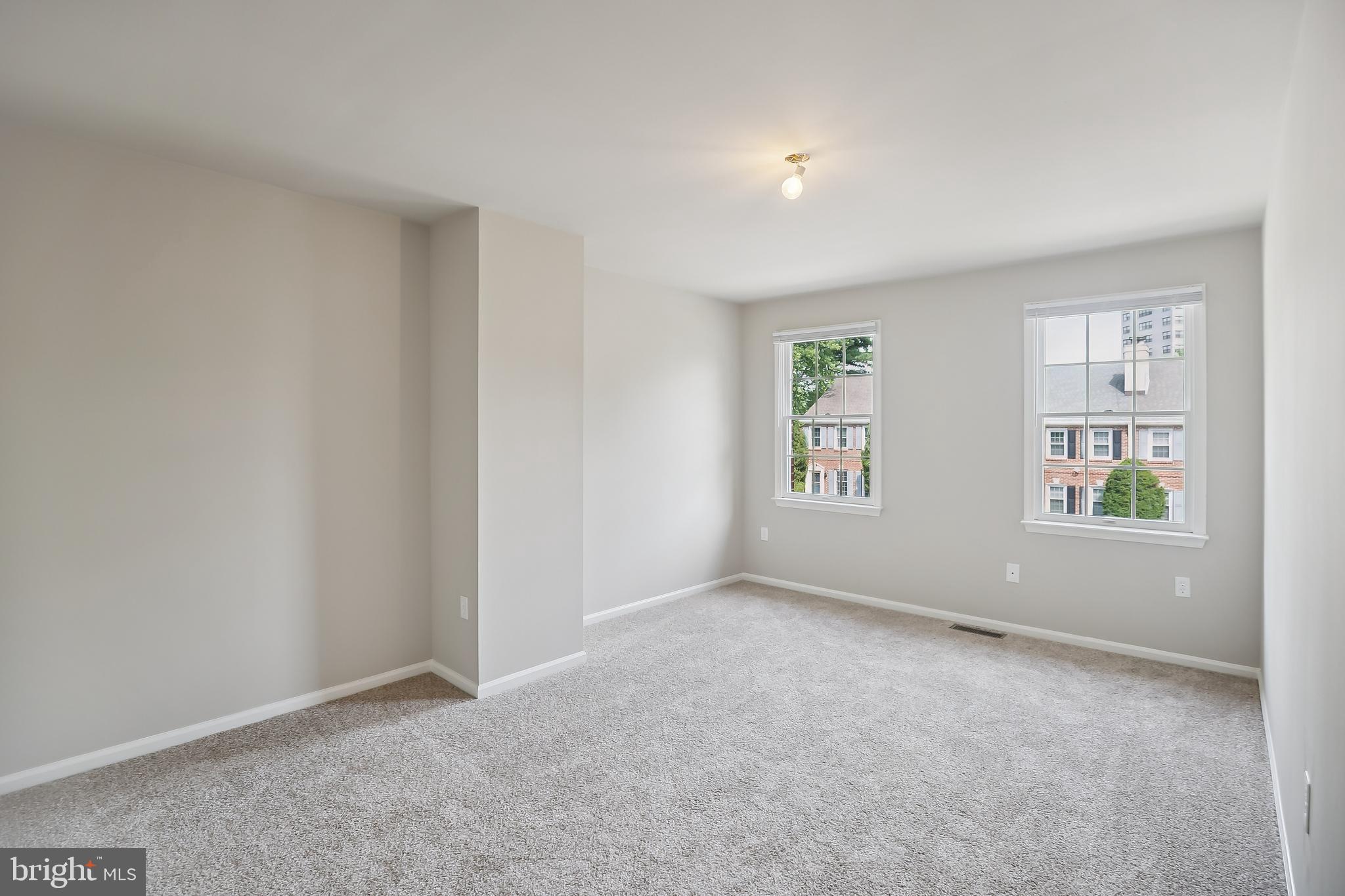 EAST FALLS - Residential Lease