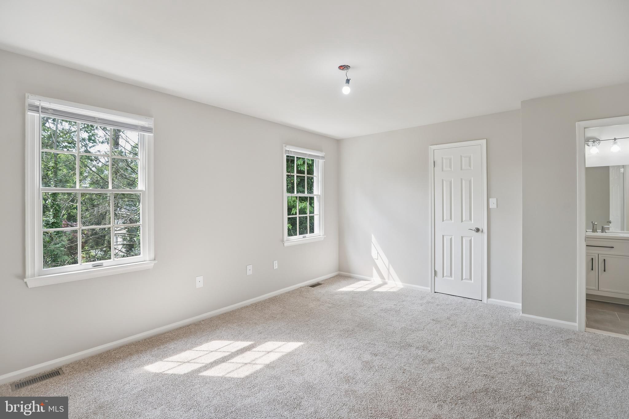 EAST FALLS - Residential Lease