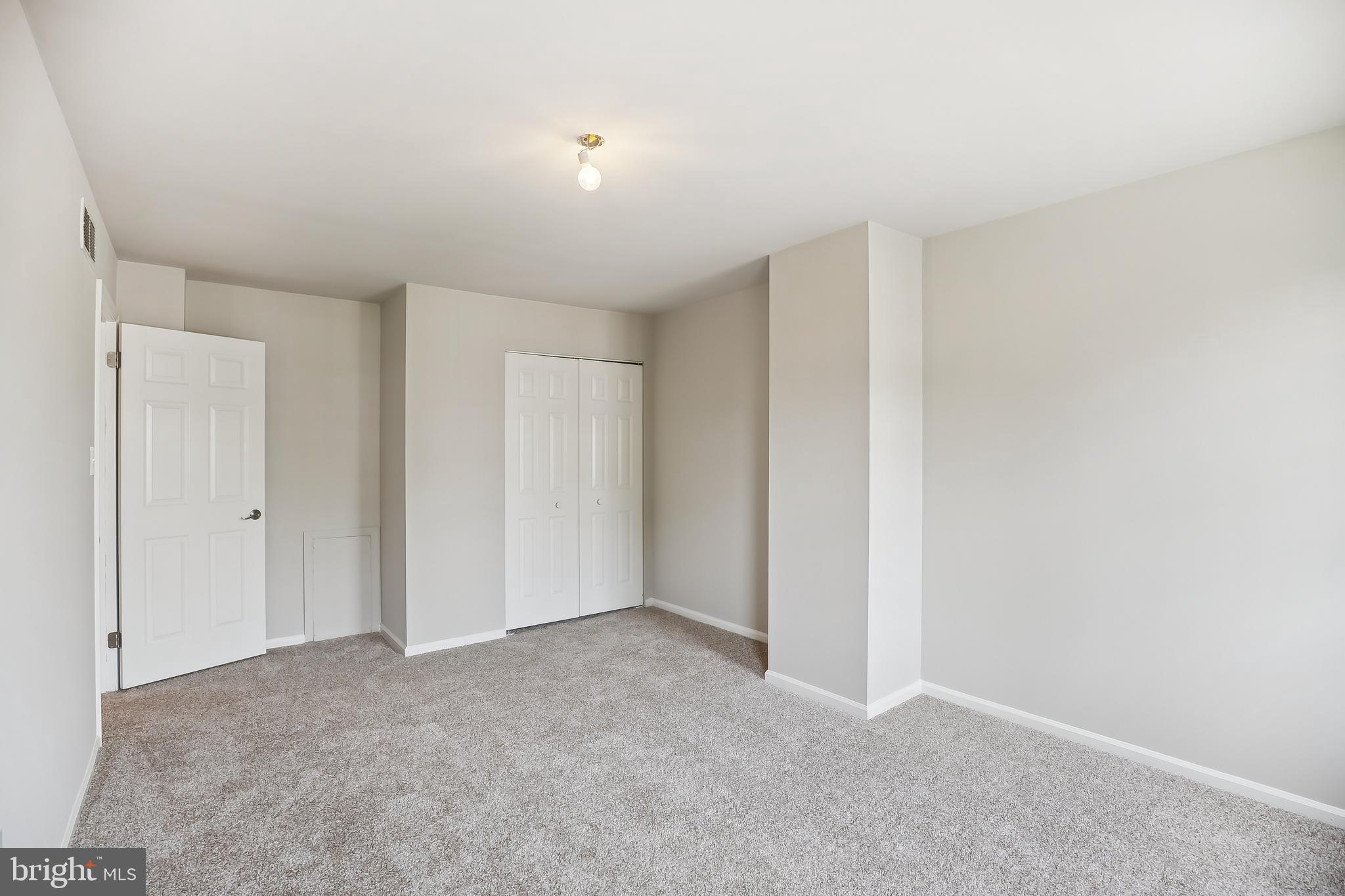 EAST FALLS - Residential Lease