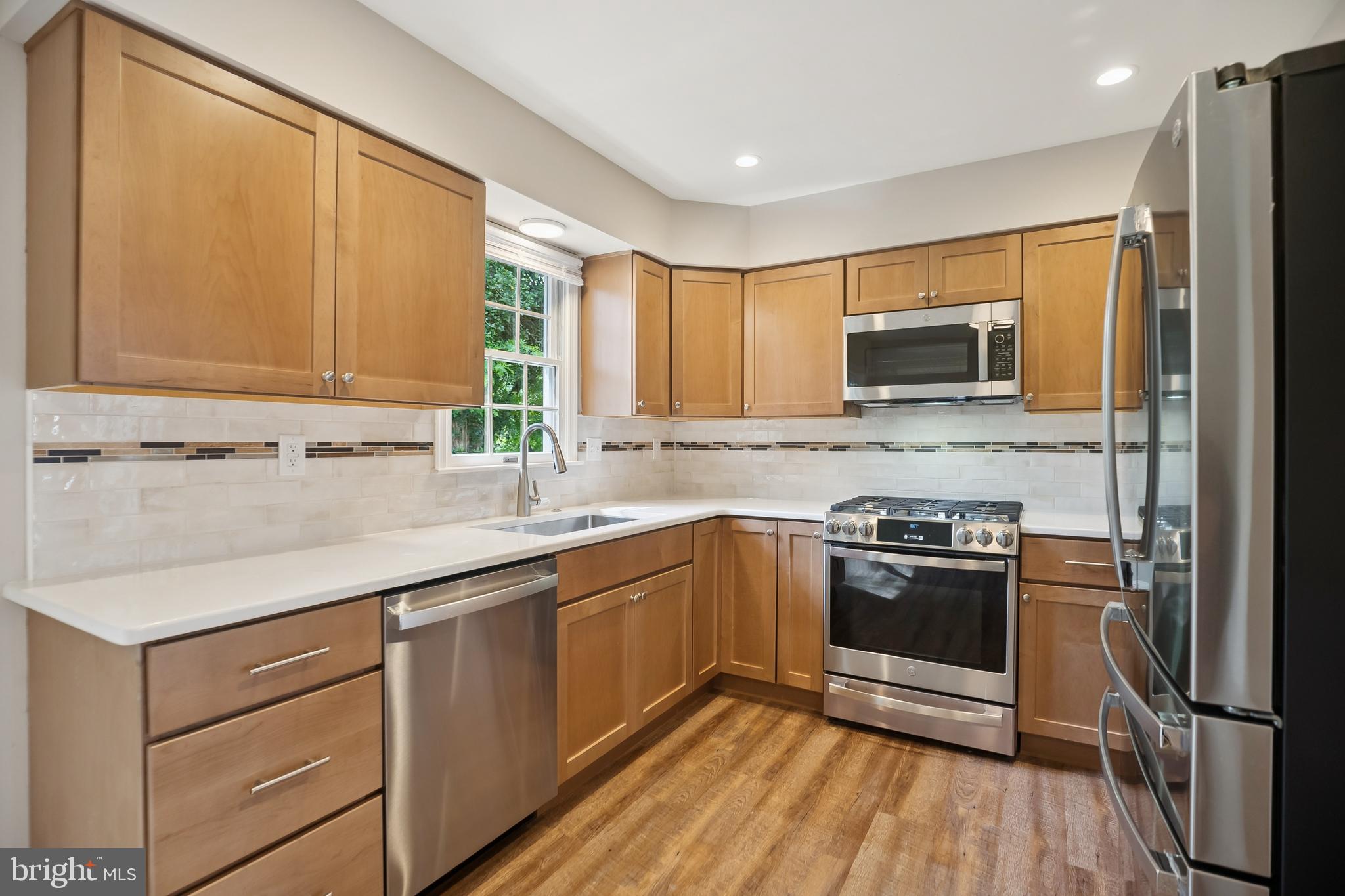 EAST FALLS - Residential Lease