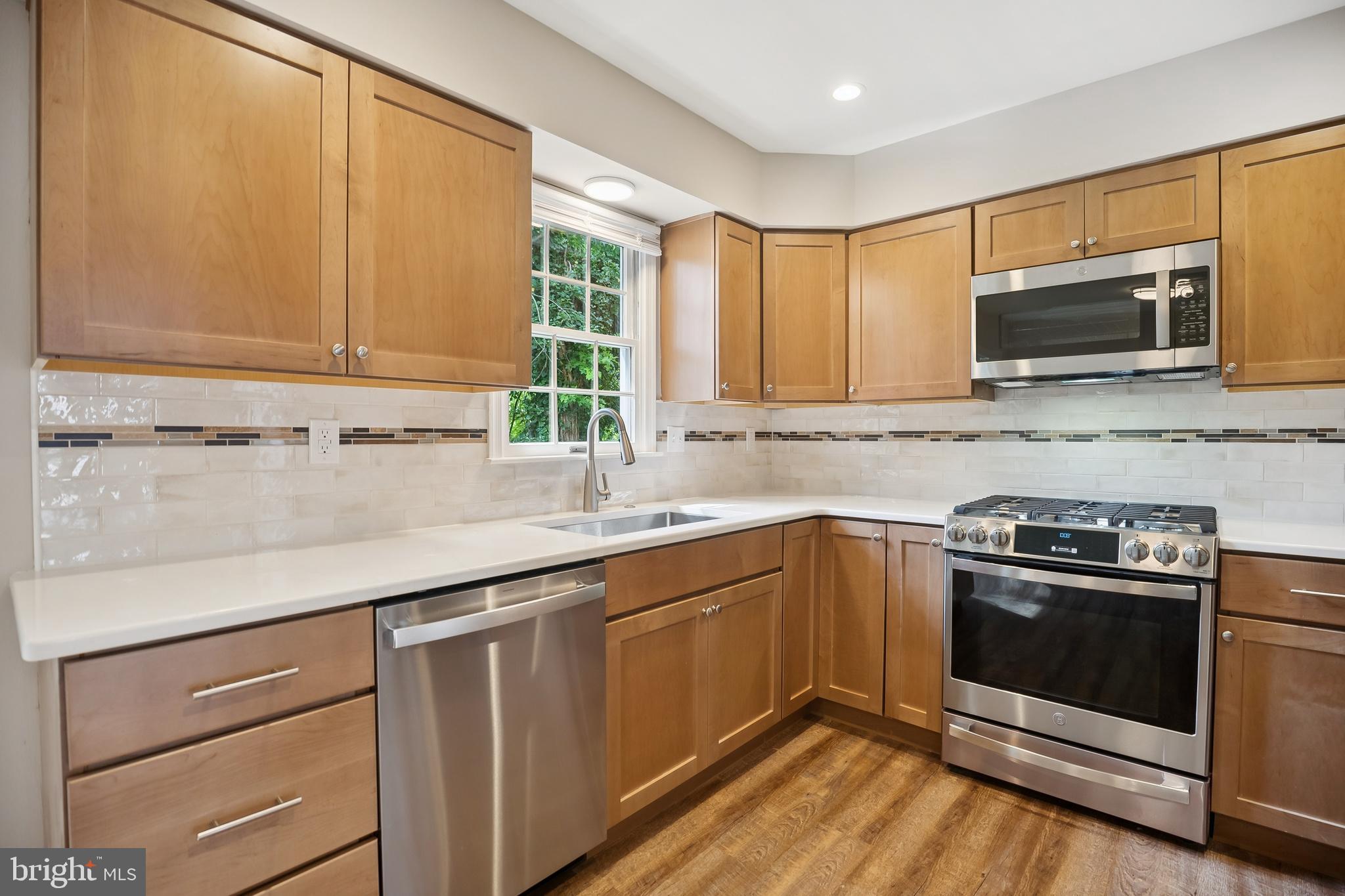 EAST FALLS - Residential Lease